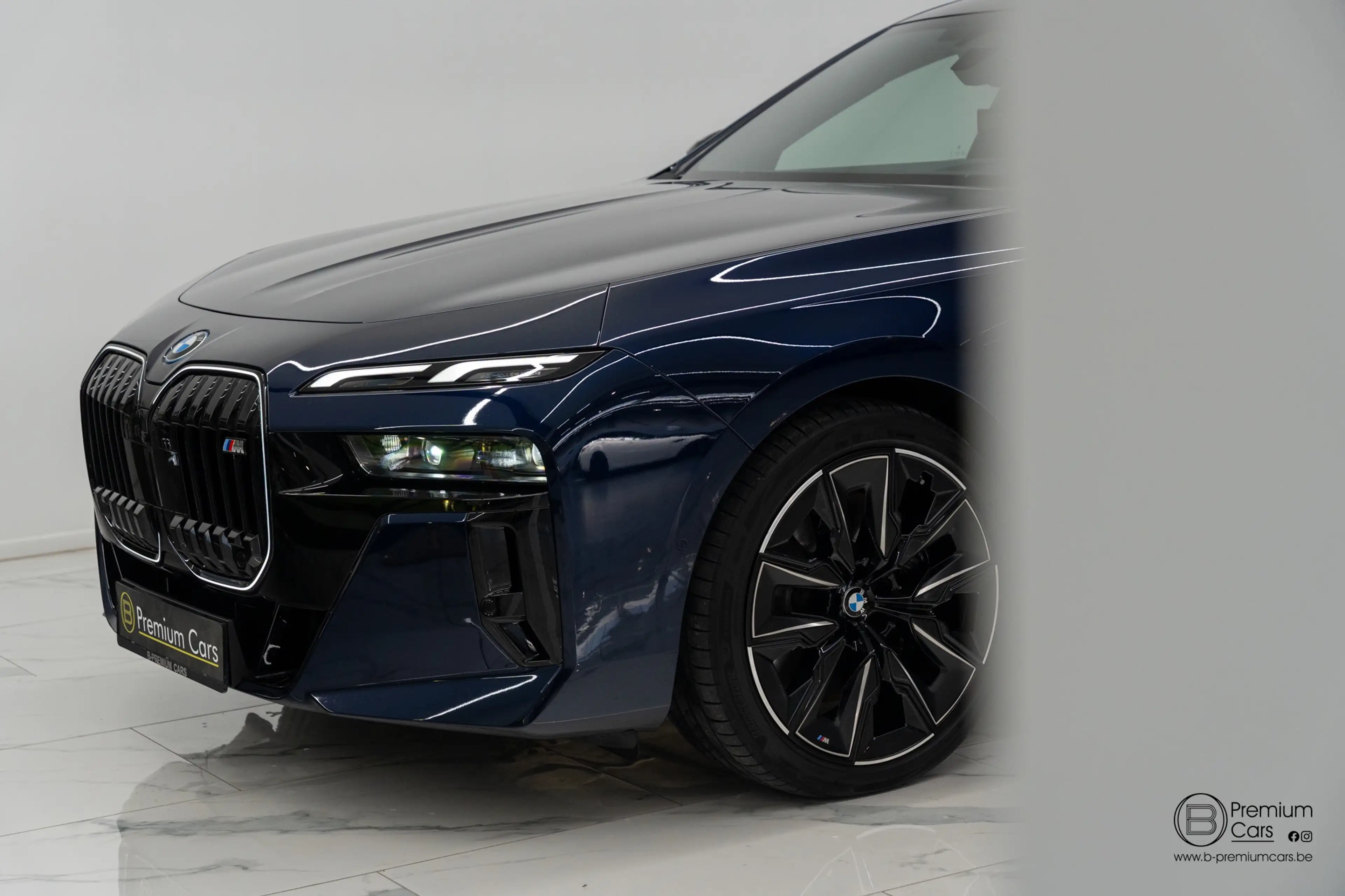 BMW 760 xDrive Individual! FULL OPTIONS! Black pack! — photo 13