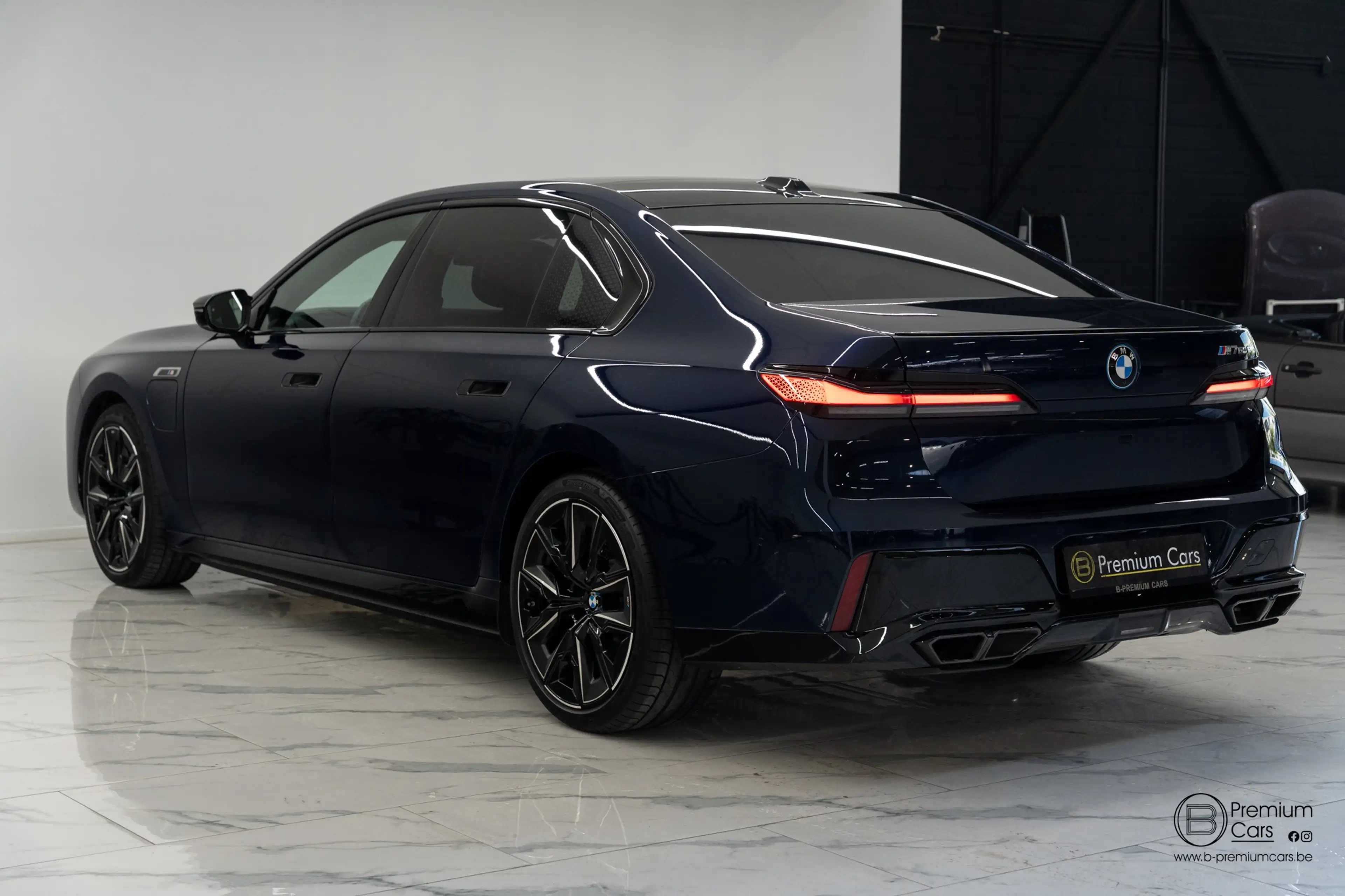 BMW 760 xDrive Individual! FULL OPTIONS! Black pack! — photo 15