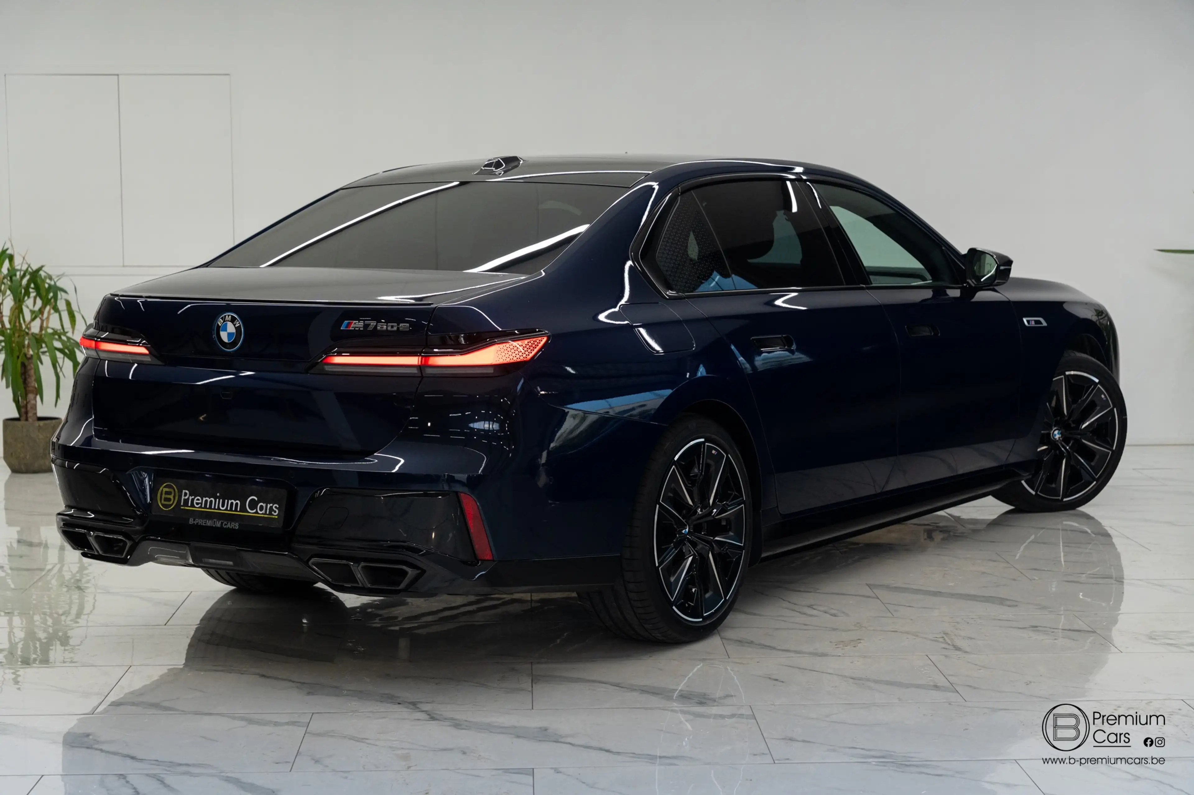 BMW 760 xDrive Individual! FULL OPTIONS! Black pack! — photo 20