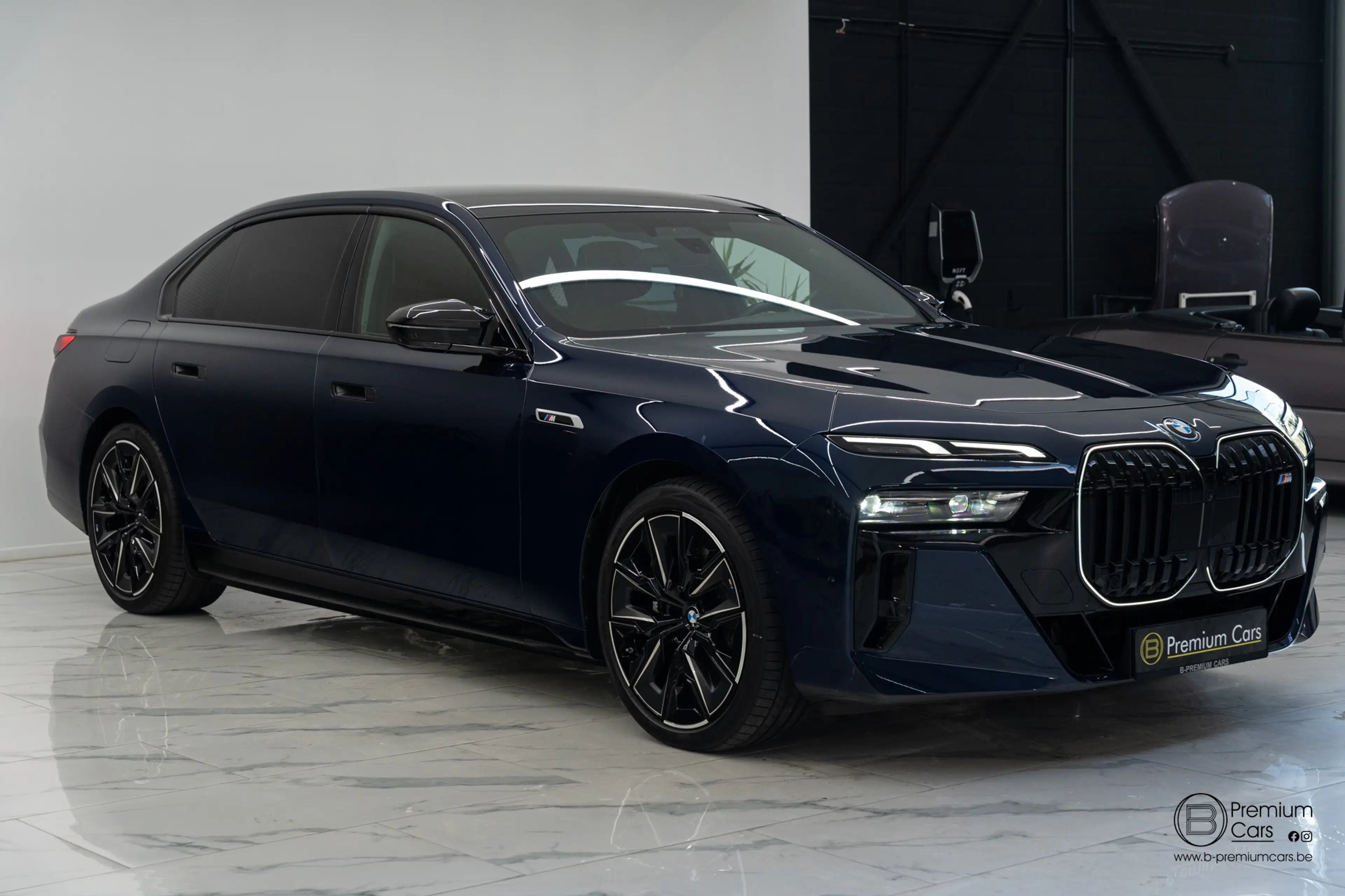 BMW 760 xDrive Individual! FULL OPTIONS! Black pack! — photo 6