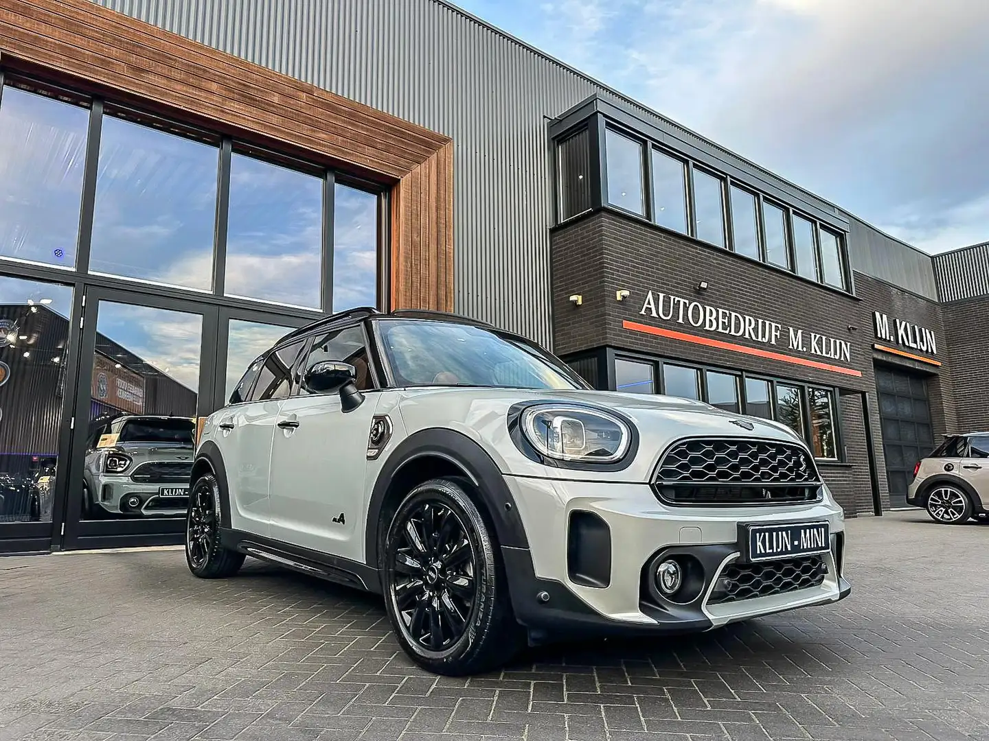 MINI Cooper SE Countryman Mini 2.0 ALL4 MINI Yours 220pk/Chester Brown leer/ Plateado - 1