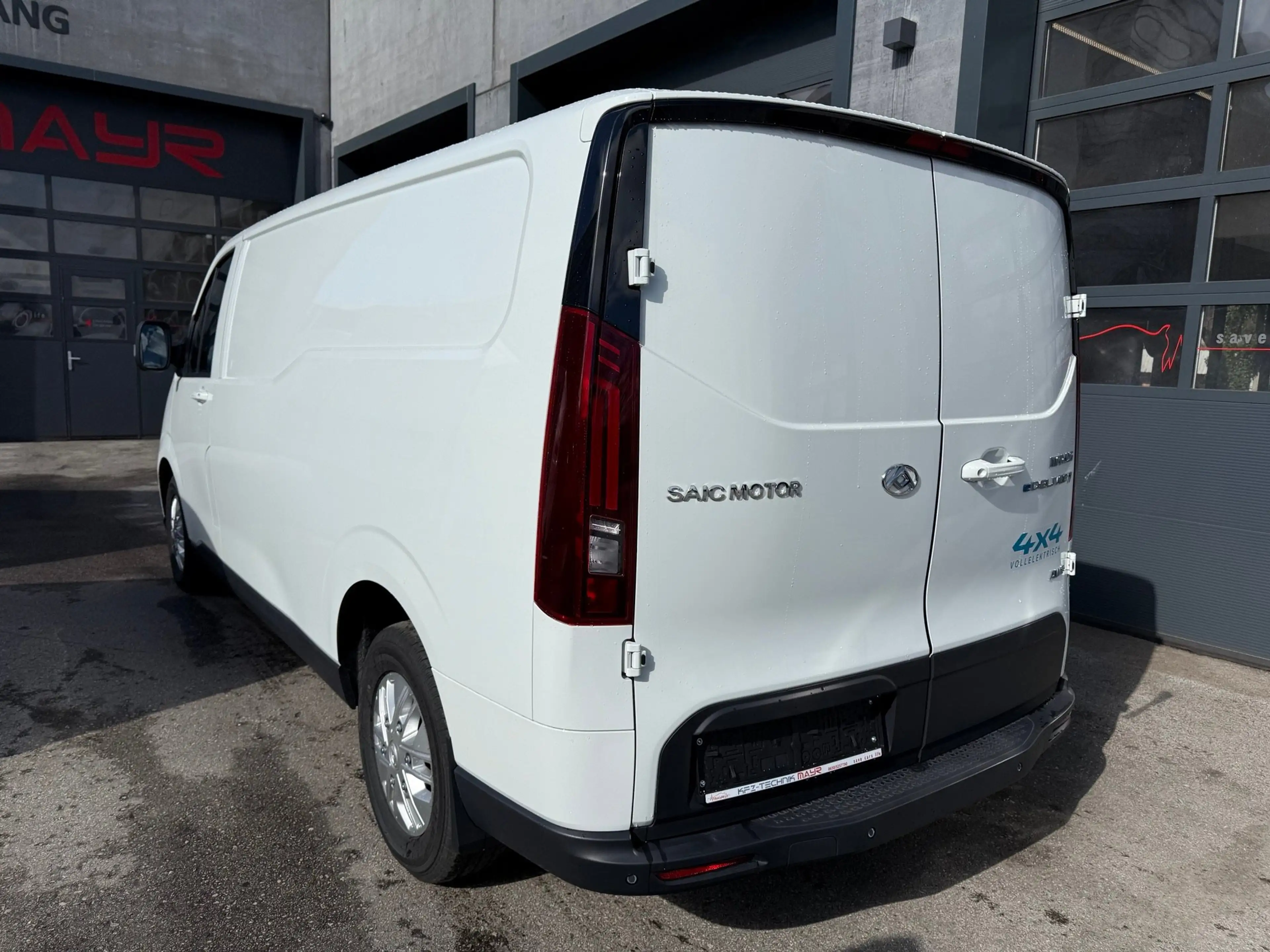 Maxus eDeliver 7 4x4 — photo 4