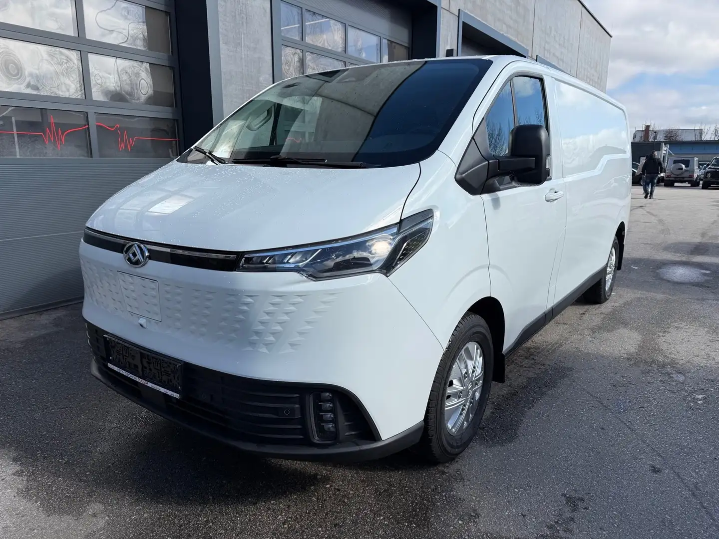 Maxus eDeliver 7 4x4 Weiß - 1