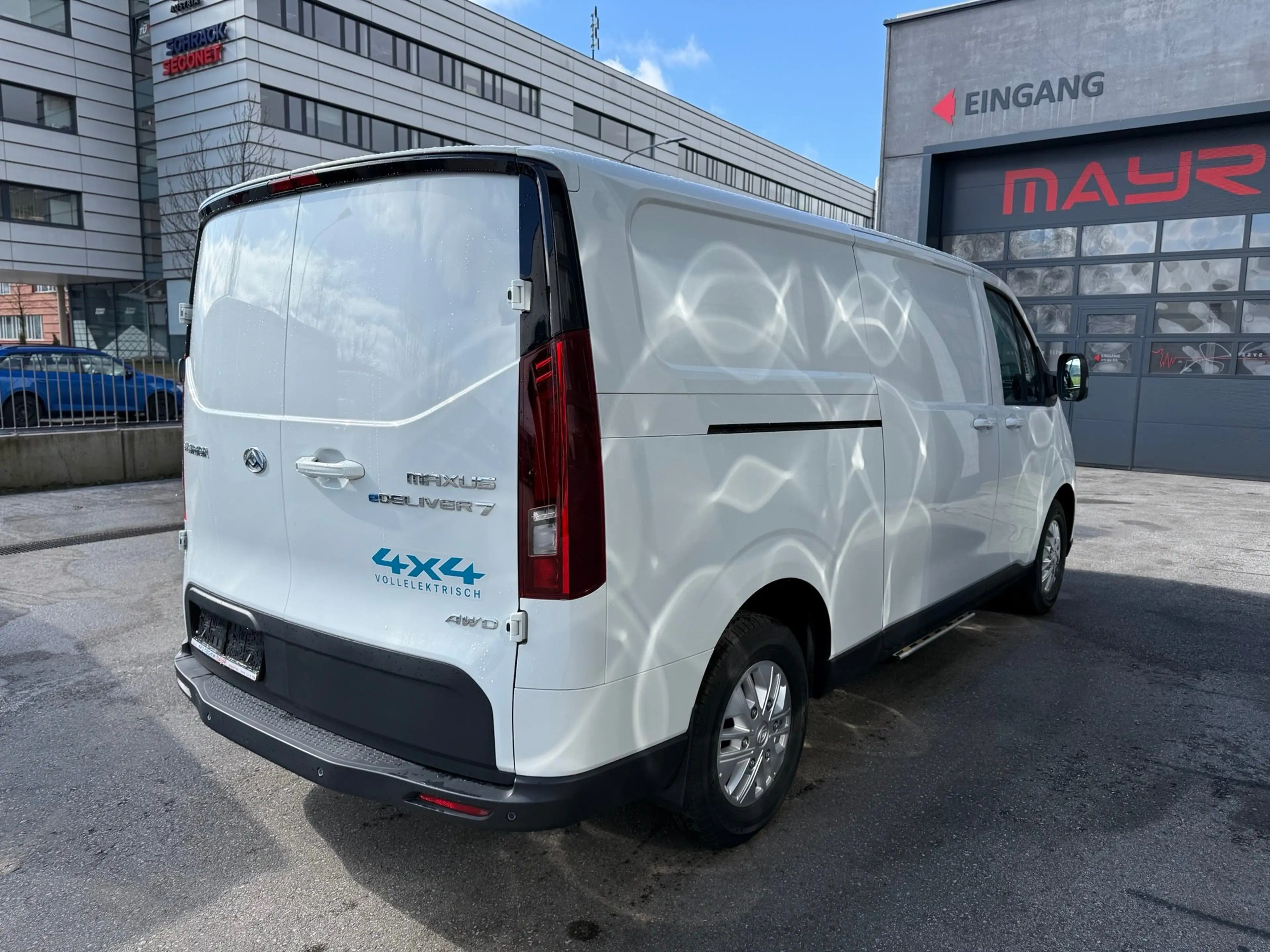 Maxus eDeliver 7 4x4 — photo 6