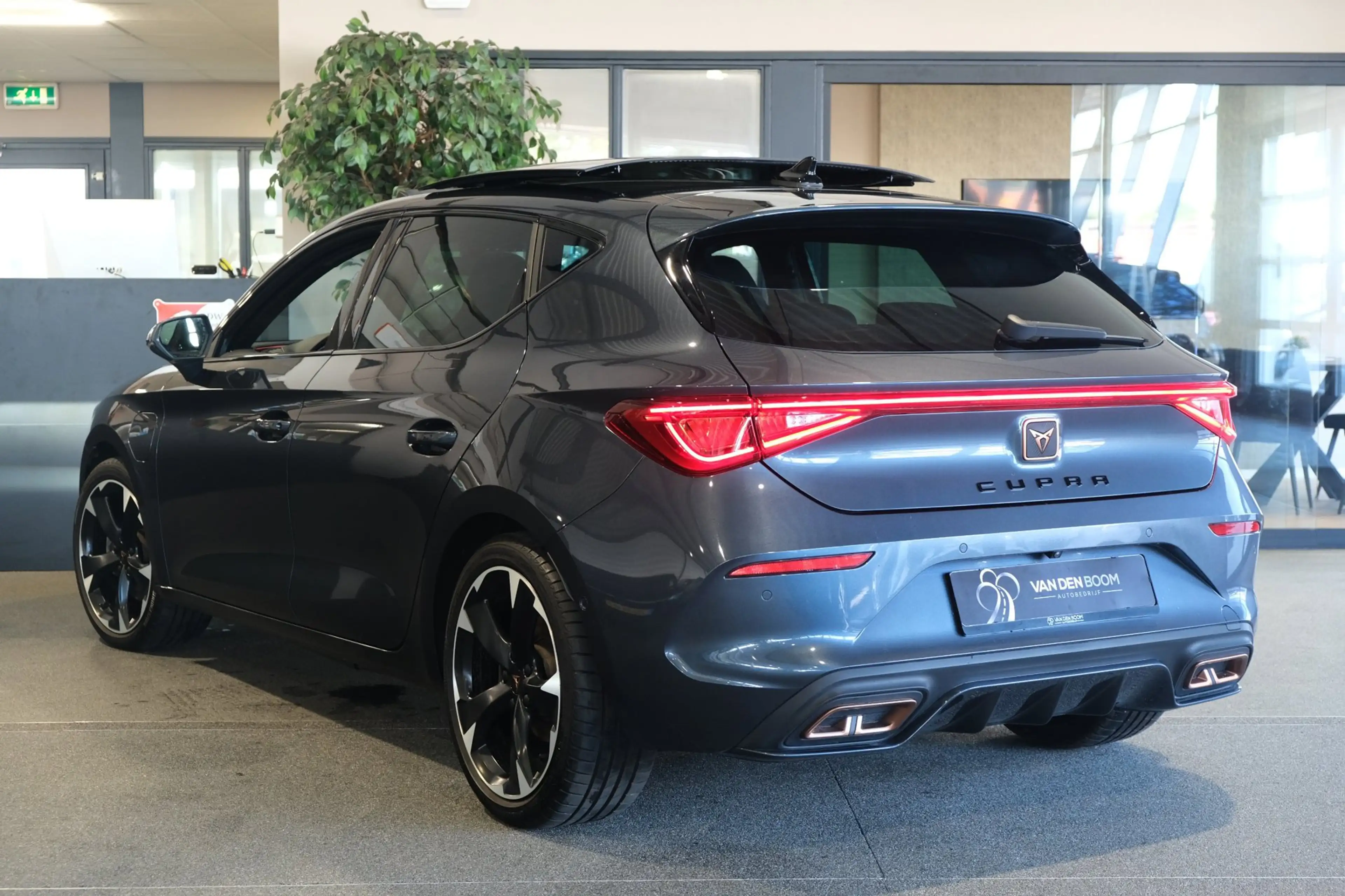 CUPRA Leon 1.4 e-Hybrid 204PK Pano Volleder Cam Led Navi ACC — photo 8
