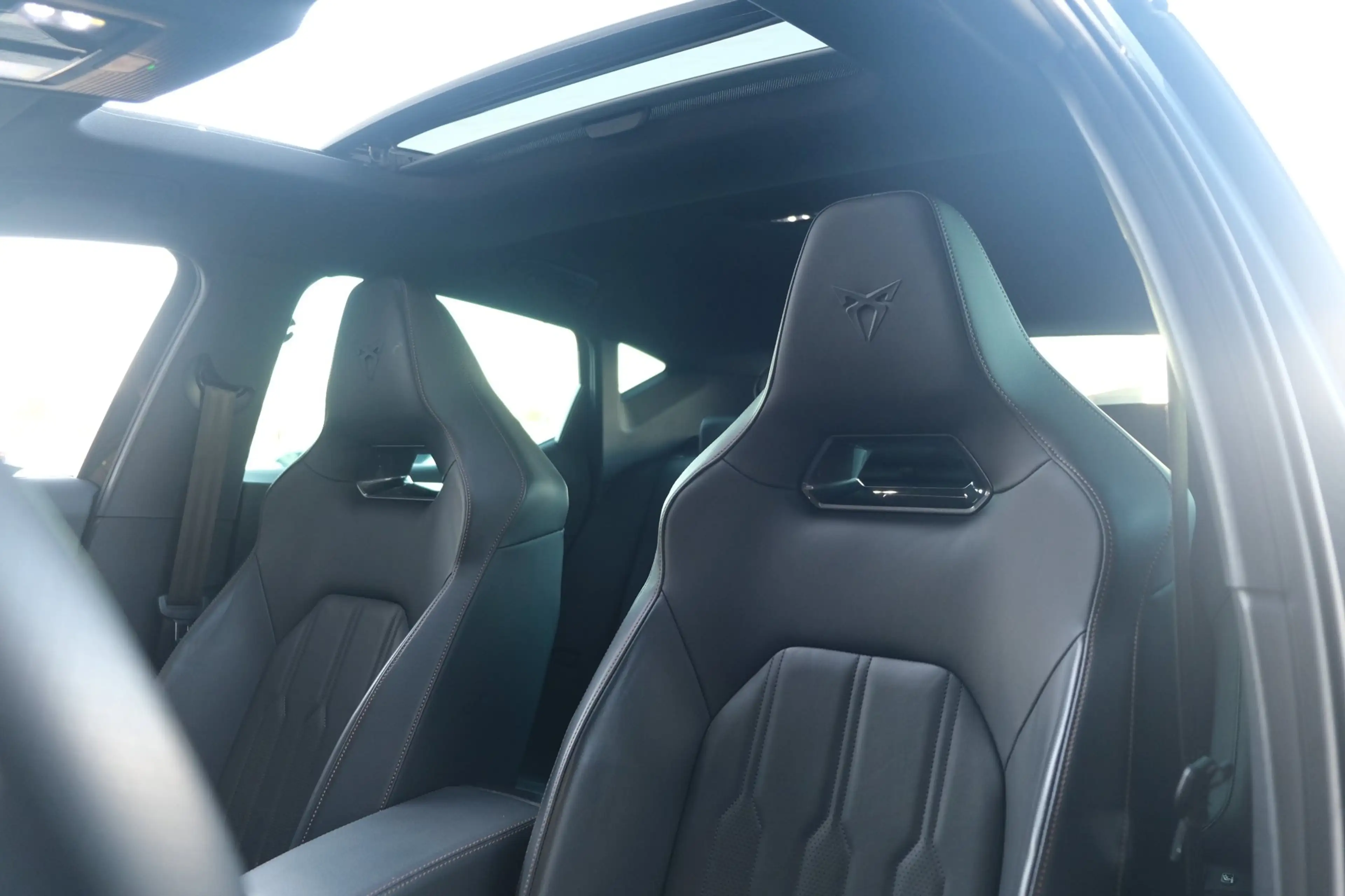 CUPRA Leon 1.4 e-Hybrid 204PK Pano Volleder Cam Led Navi ACC — photo 4