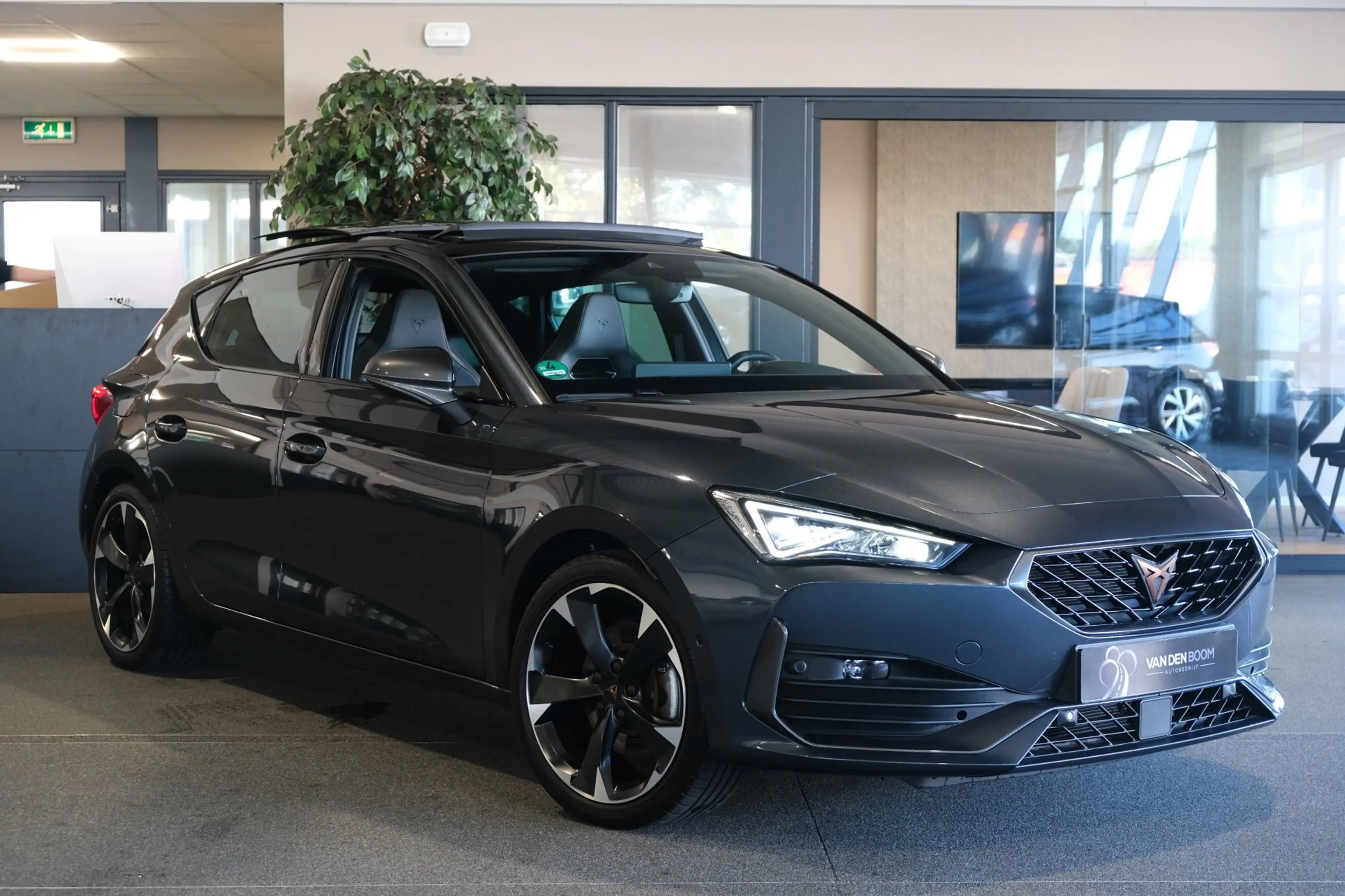 CUPRA Leon 1.4 e-Hybrid 204PK Pano Volleder Cam Led Navi ACC — photo 6