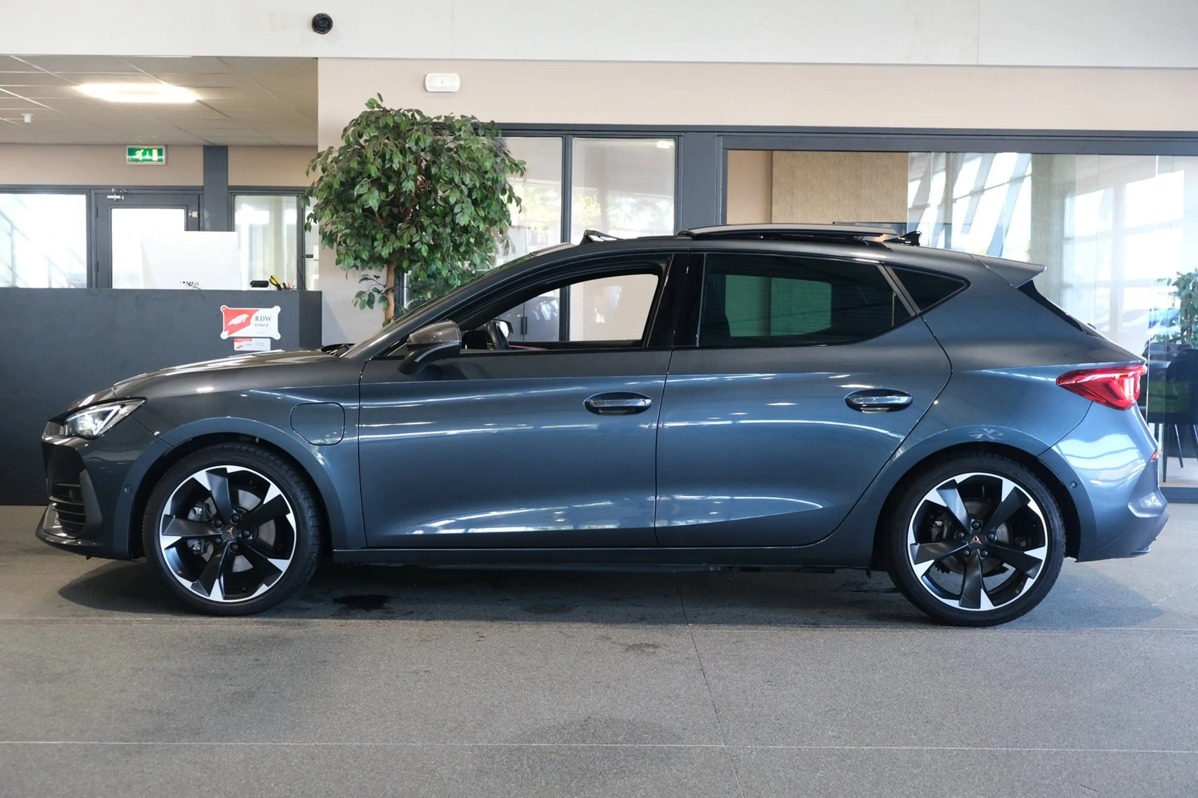 CUPRA Leon 1.4 e-Hybrid 204PK Pano Volleder Cam Led Navi ACC — photo 9