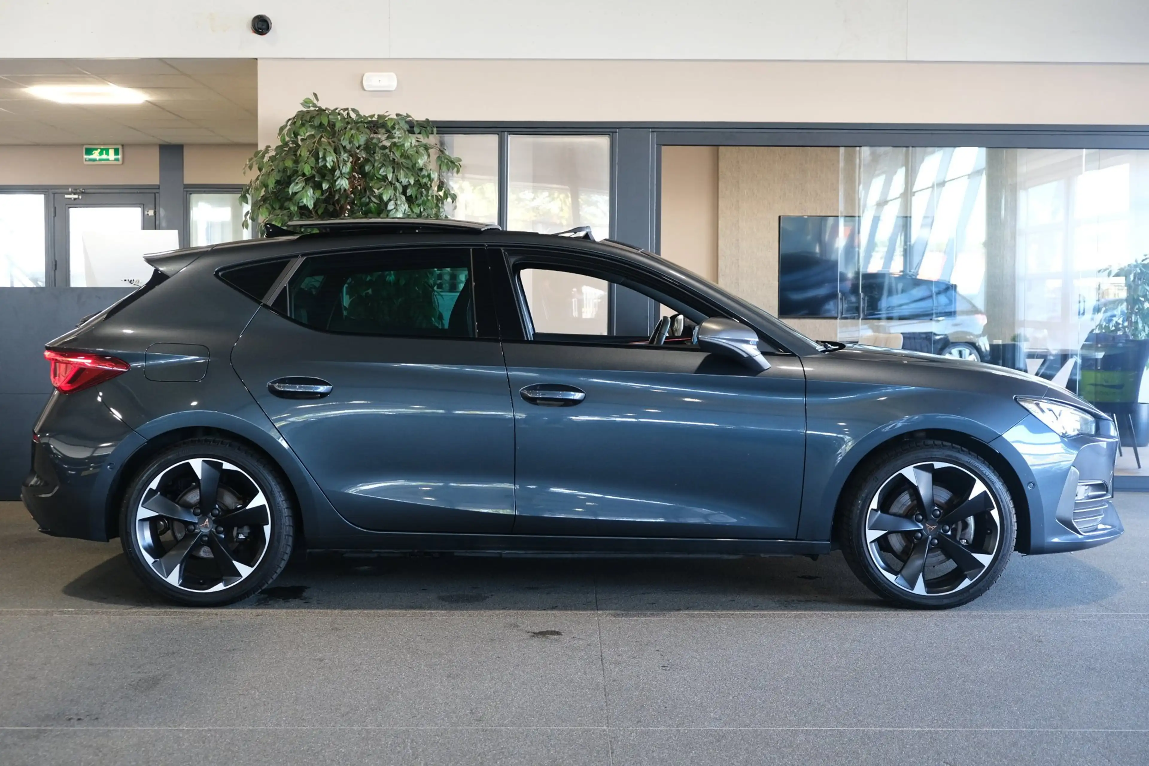 CUPRA Leon 1.4 e-Hybrid 204PK Pano Volleder Cam Led Navi ACC — photo 7