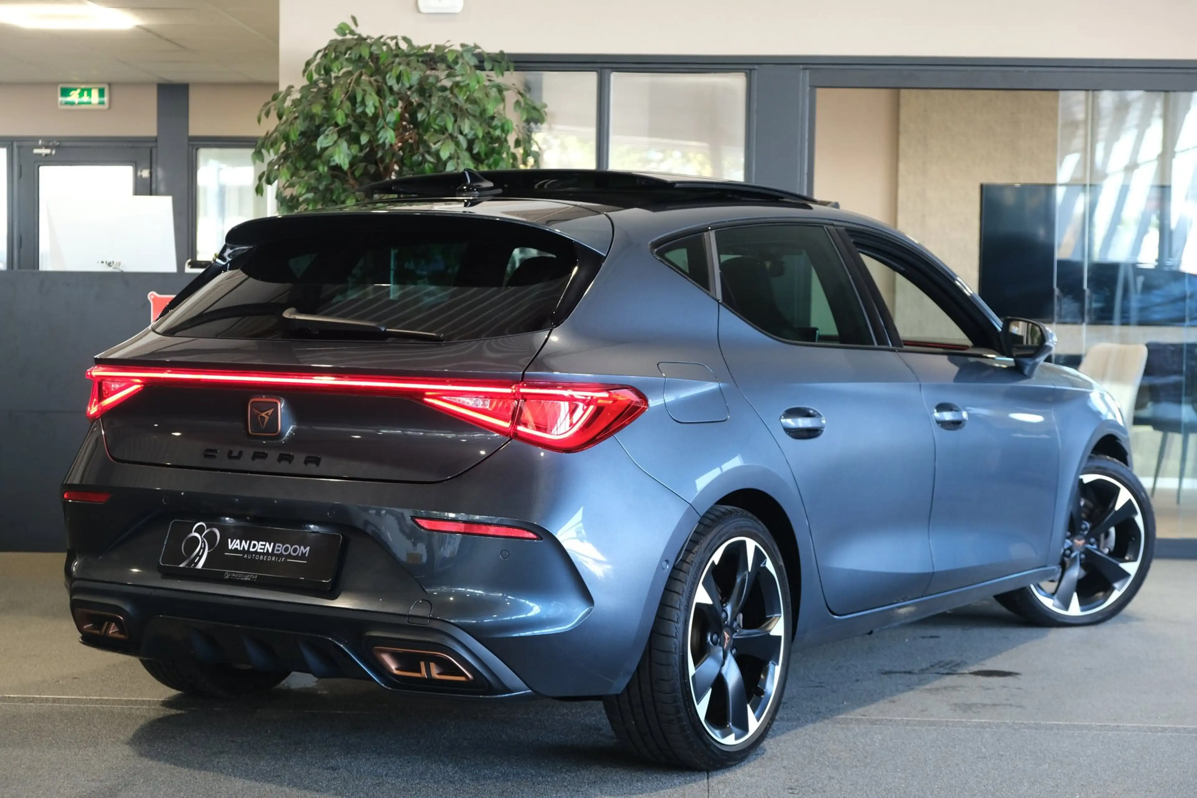CUPRA Leon 1.4 e-Hybrid 204PK Pano Volleder Cam Led Navi ACC — photo 2