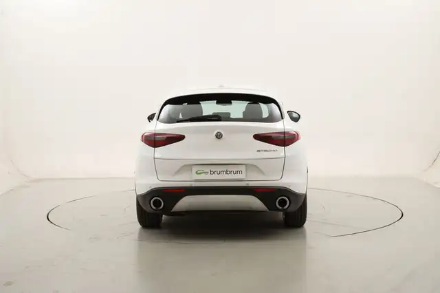 Alfa Romeo Stelvio view 4