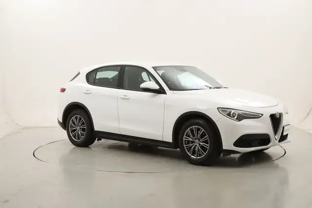 Alfa Romeo Stelvio view 7