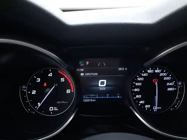 Alfa Romeo Stelvio view 12