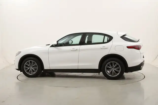 Alfa Romeo Stelvio view 2
