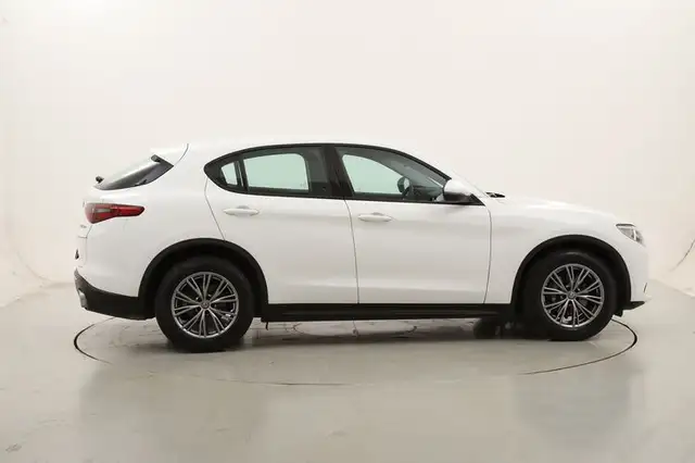 Alfa Romeo Stelvio view 6