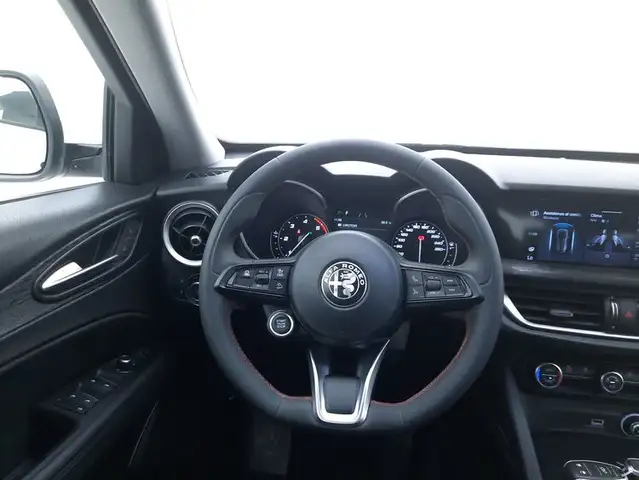 Alfa Romeo Stelvio view 11
