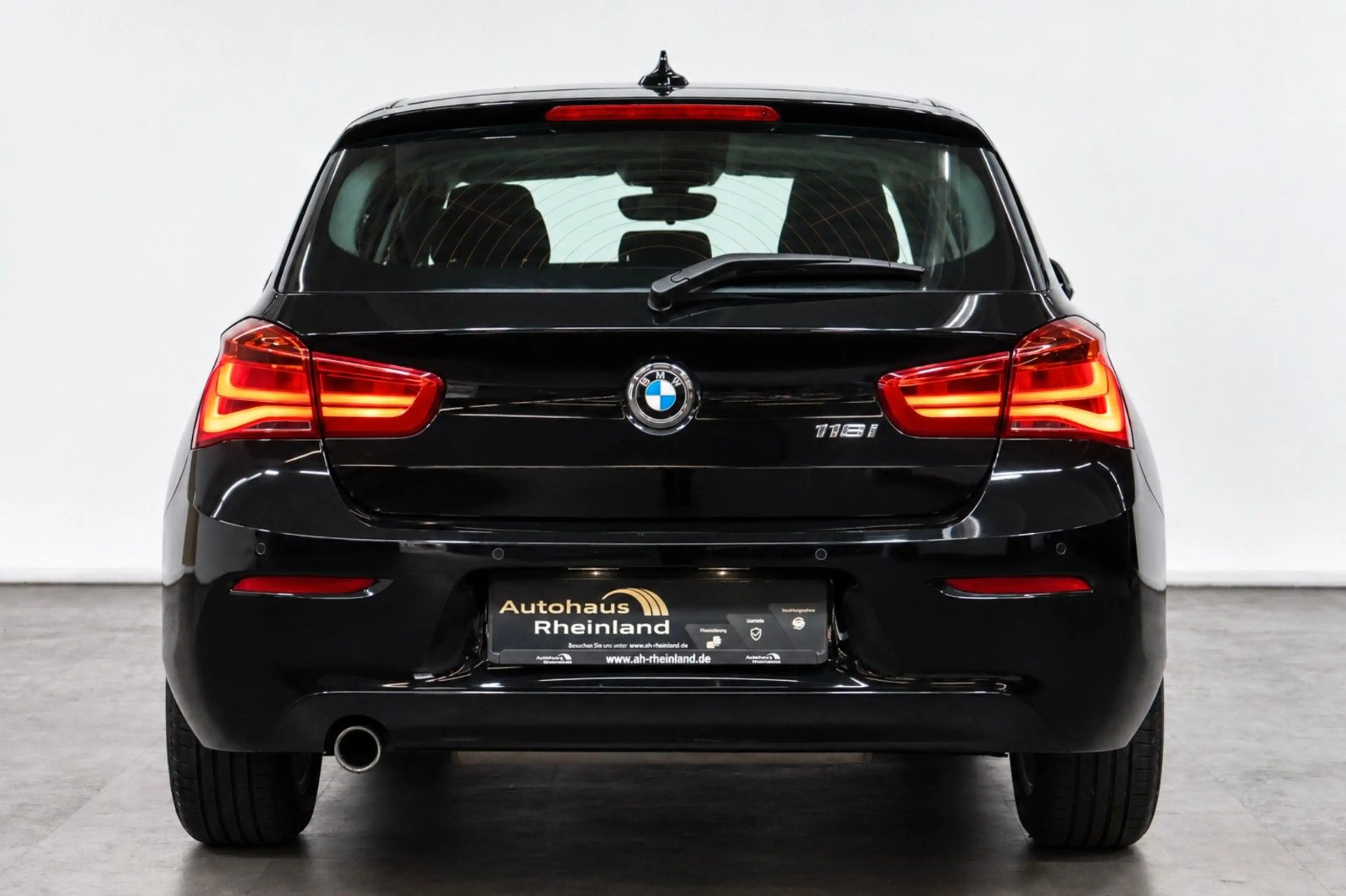 BMW 116 i Lim. 5-trg Advantage*SITZHEIZUNG*PDC*LED*AC — photo 8