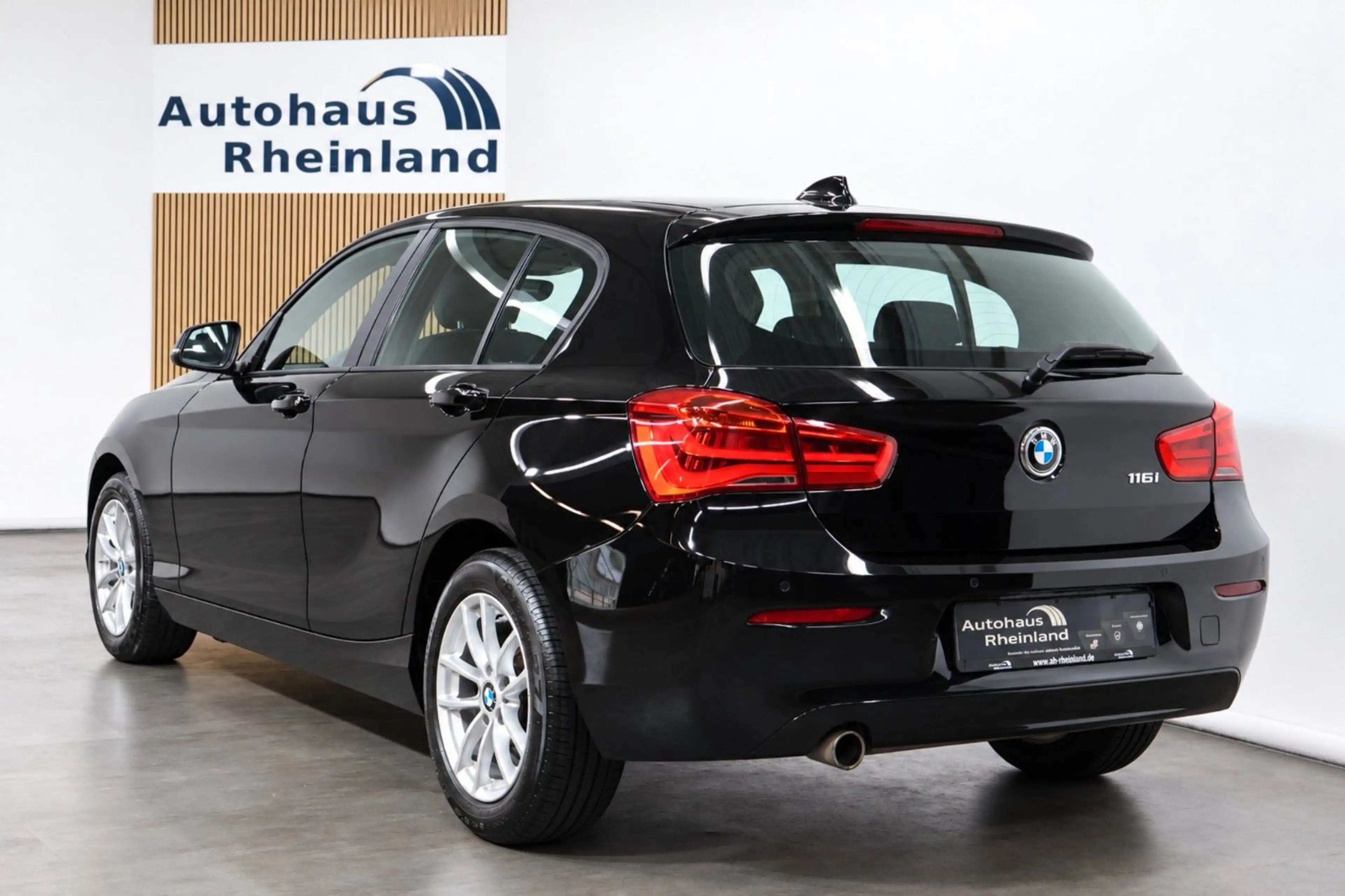 BMW 116 i Lim. 5-trg Advantage*SITZHEIZUNG*PDC*LED*AC — photo 6