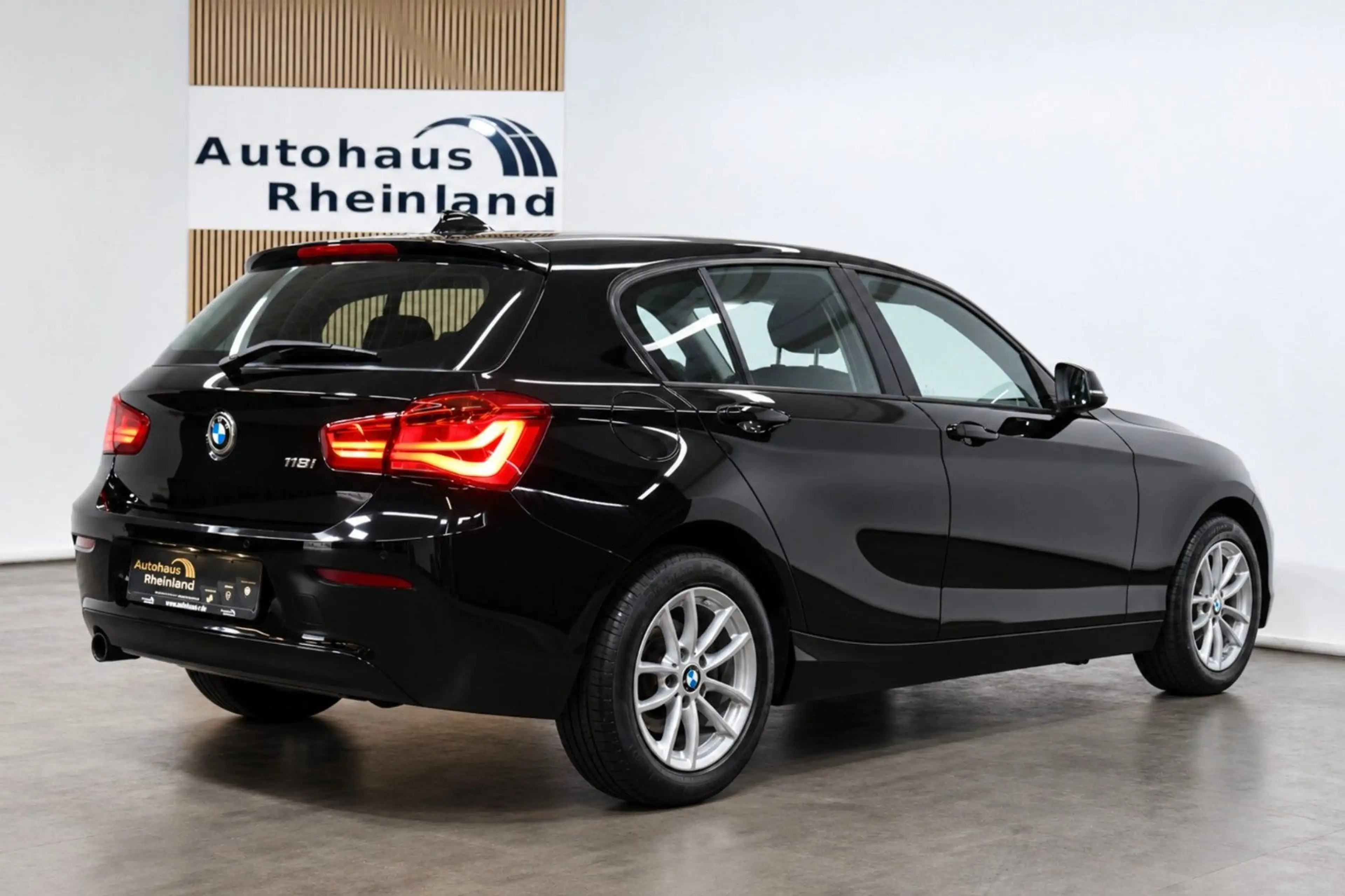 BMW 116 i Lim. 5-trg Advantage*SITZHEIZUNG*PDC*LED*AC — photo 4