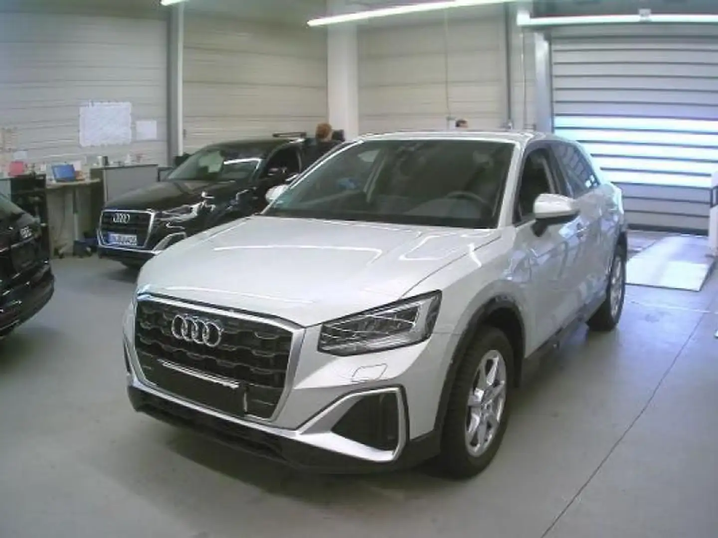 Audi Q2 35 TFSI S tronic S line Silber - 2