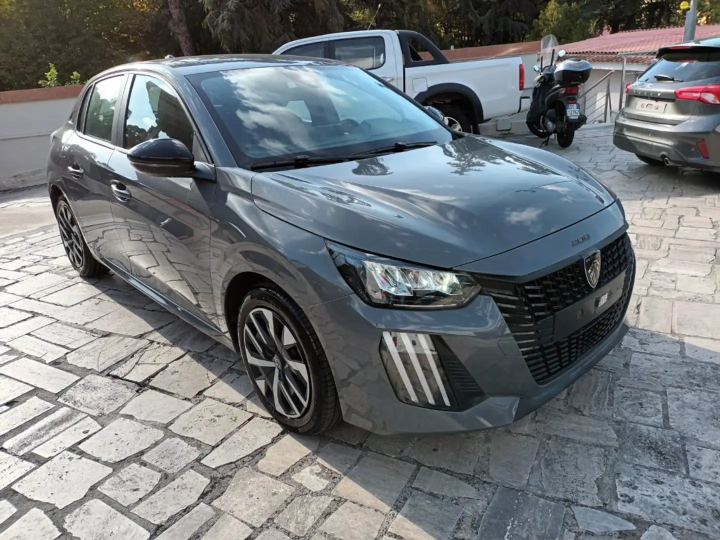 Peugeot 208 1200 PURETECH ACTIVE 100CV NAV LED Gris - 2