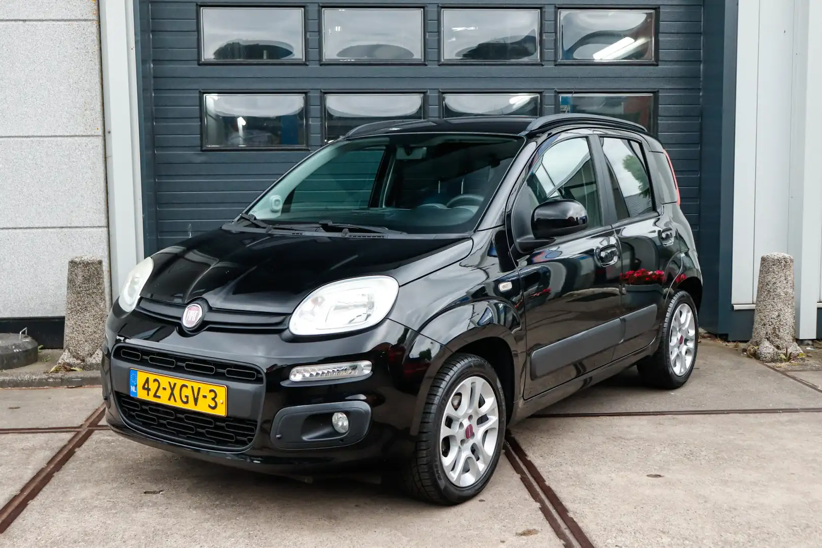 Fiat Panda 0.9 TwinAir Lounge AUTOMAAT,AIRCO,BLUETOOTH,LM VEL Zwart - 1