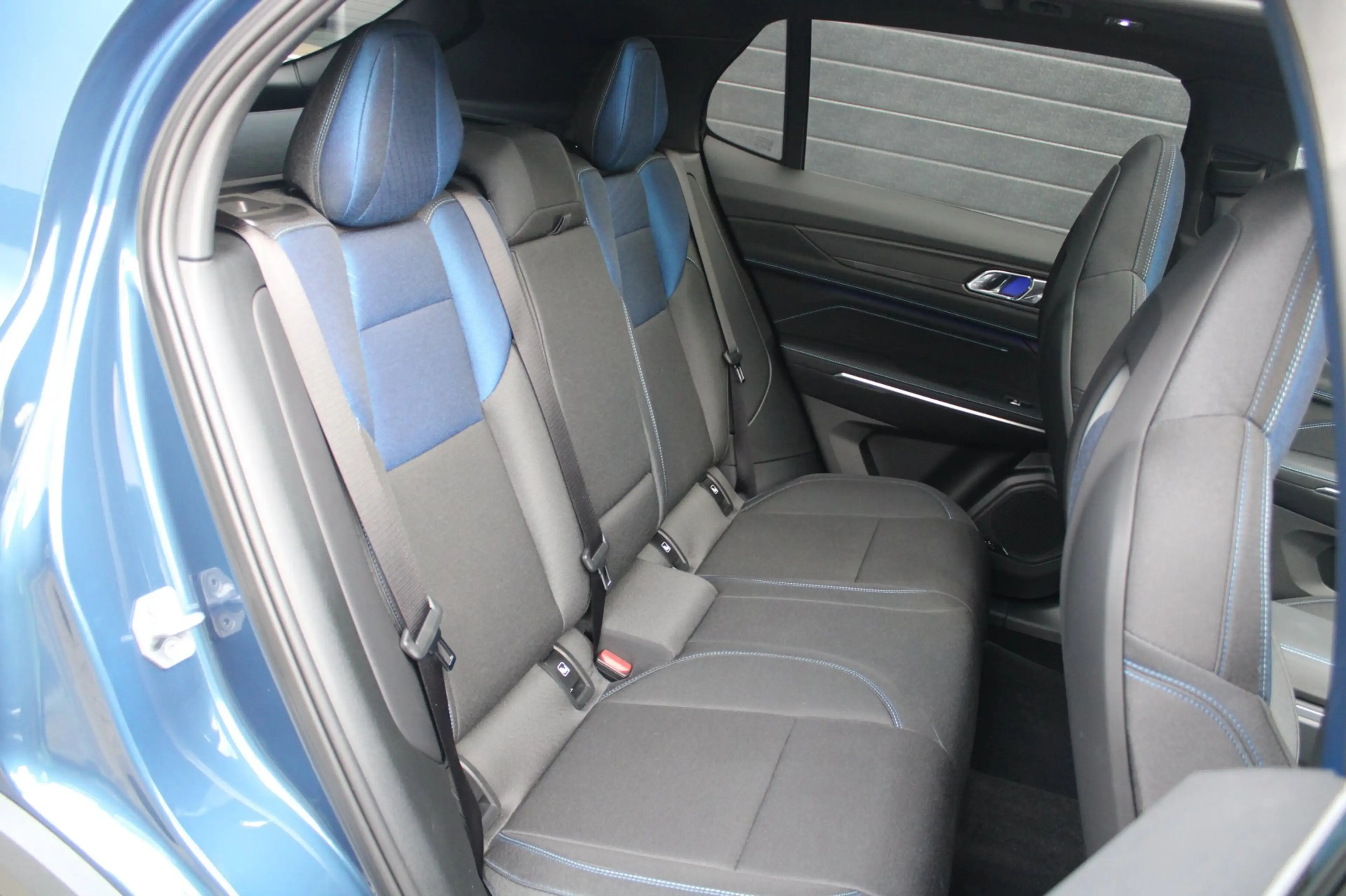 Lynk & Co 01 1.5 PHEV | Trekhaak | Black Pack | Pano | Stuurver — photo 5