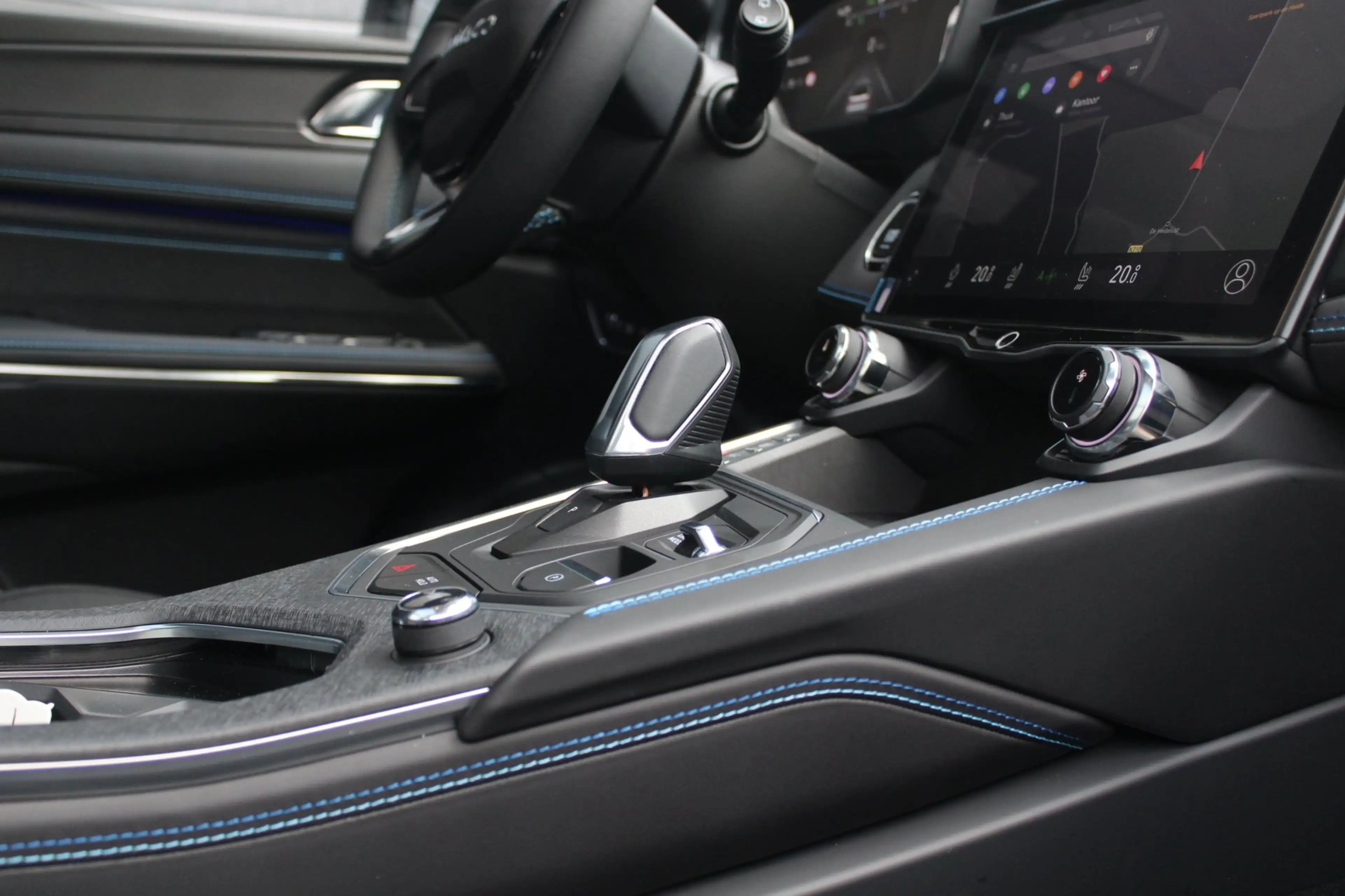 Lynk & Co 01 1.5 PHEV | Trekhaak | Black Pack | Pano | Stuurver — photo 27