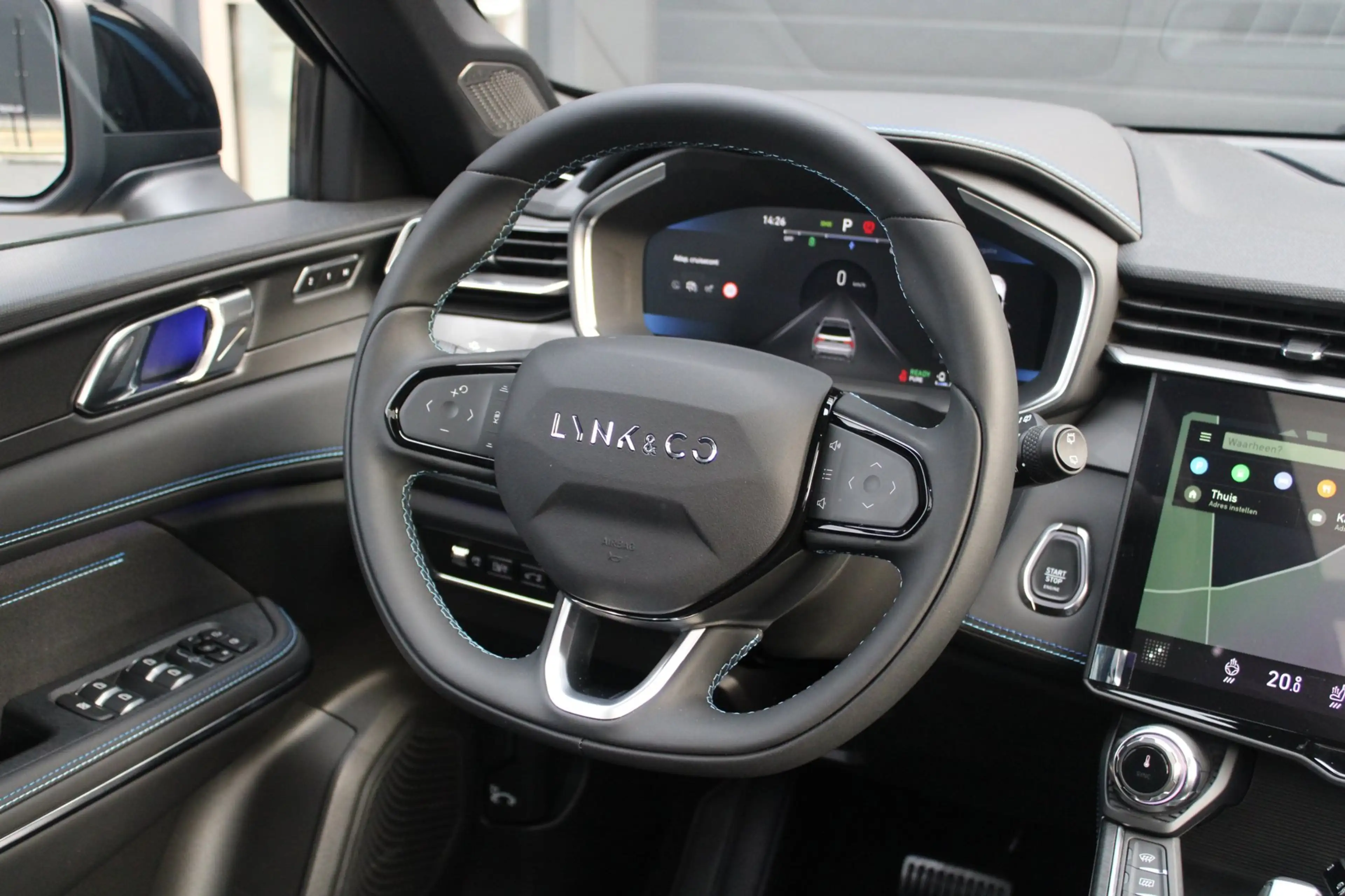 Lynk & Co 01 1.5 PHEV | Trekhaak | Black Pack | Pano | Stuurver — photo 8