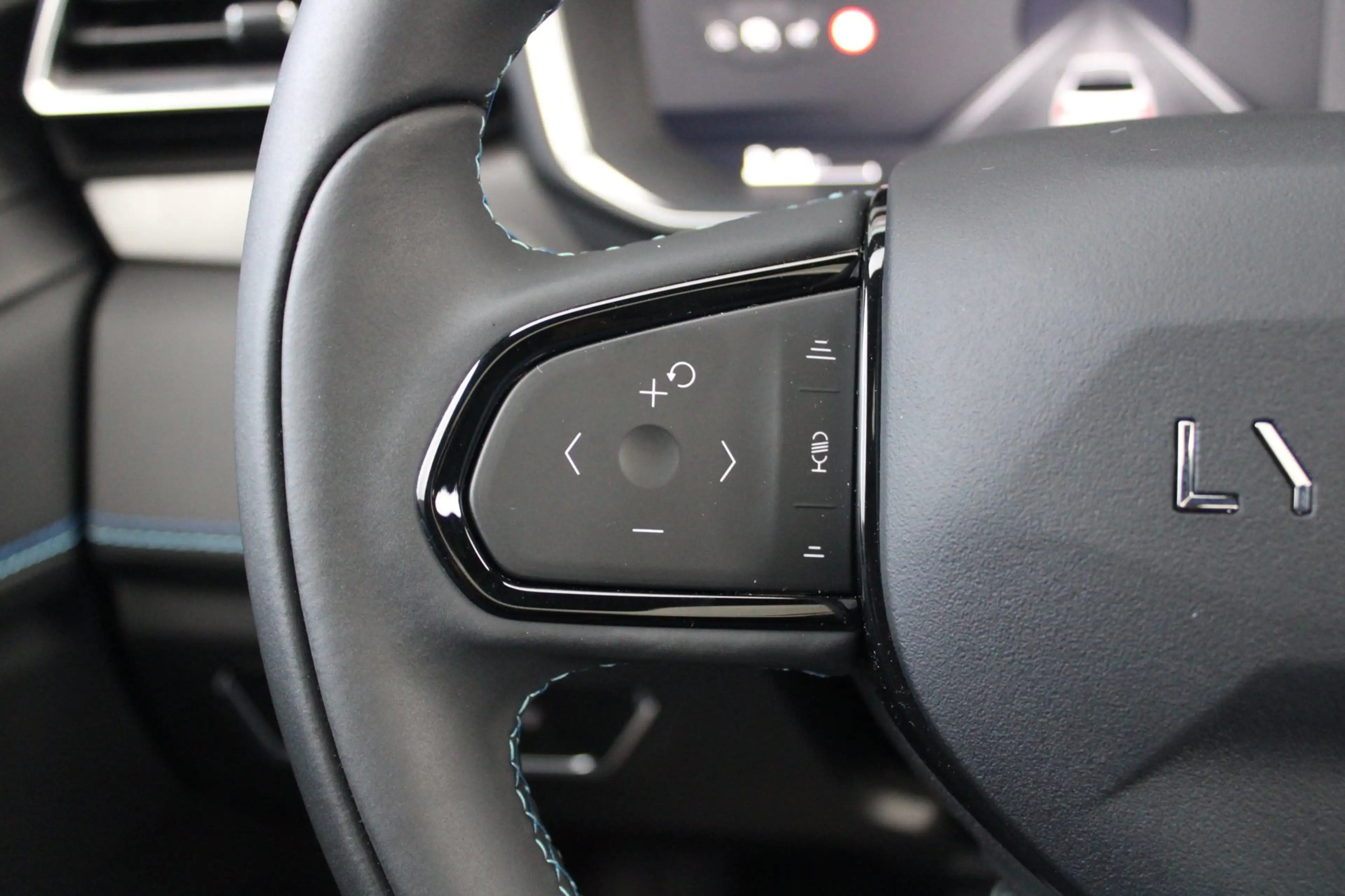 Lynk & Co 01 1.5 PHEV | Trekhaak | Black Pack | Pano | Stuurver — photo 9