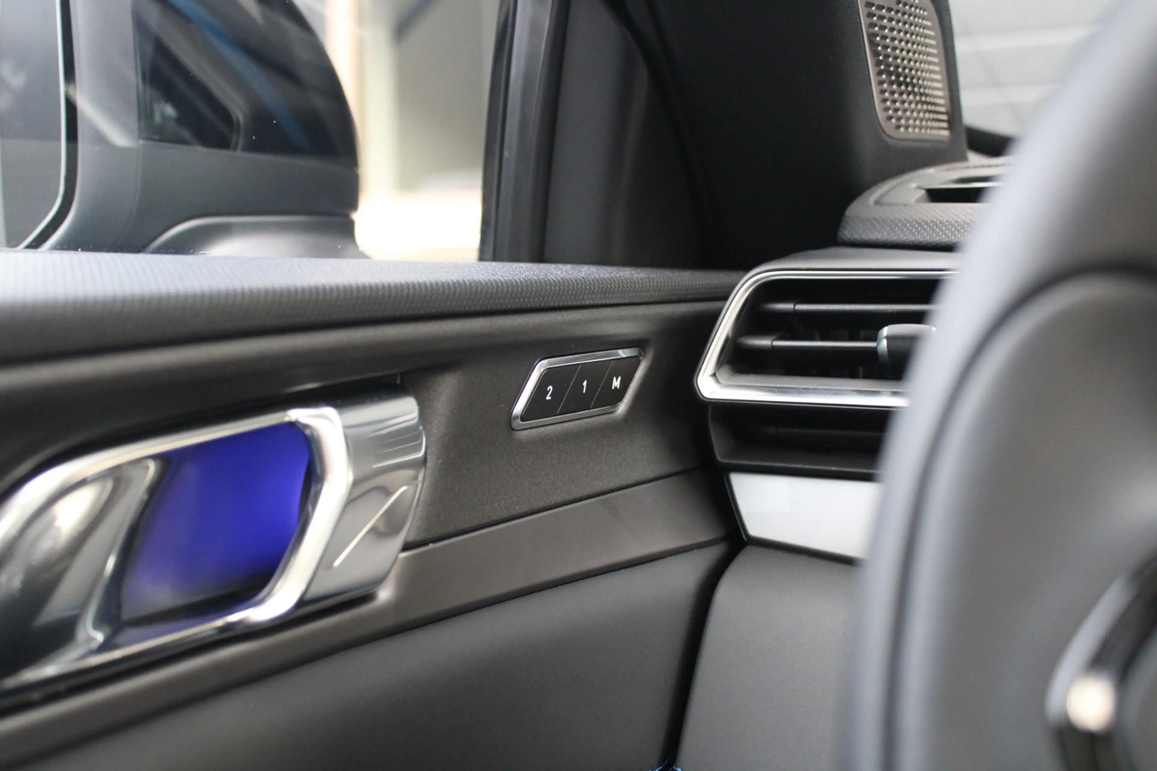 Lynk & Co 01 1.5 PHEV | Trekhaak | Black Pack | Pano | Stuurver — photo 28