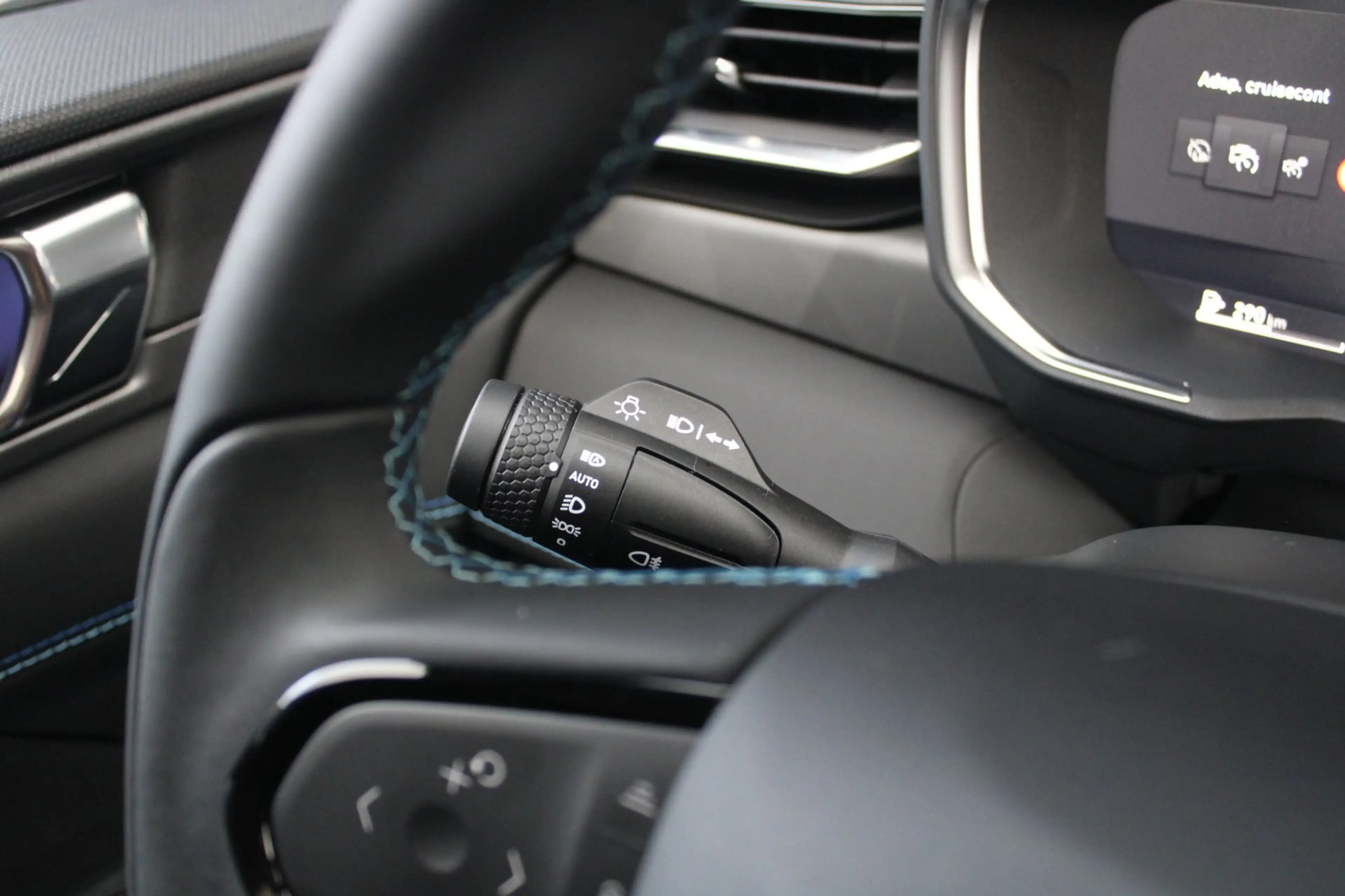 Lynk & Co 01 1.5 PHEV | Trekhaak | Black Pack | Pano | Stuurver — photo 16