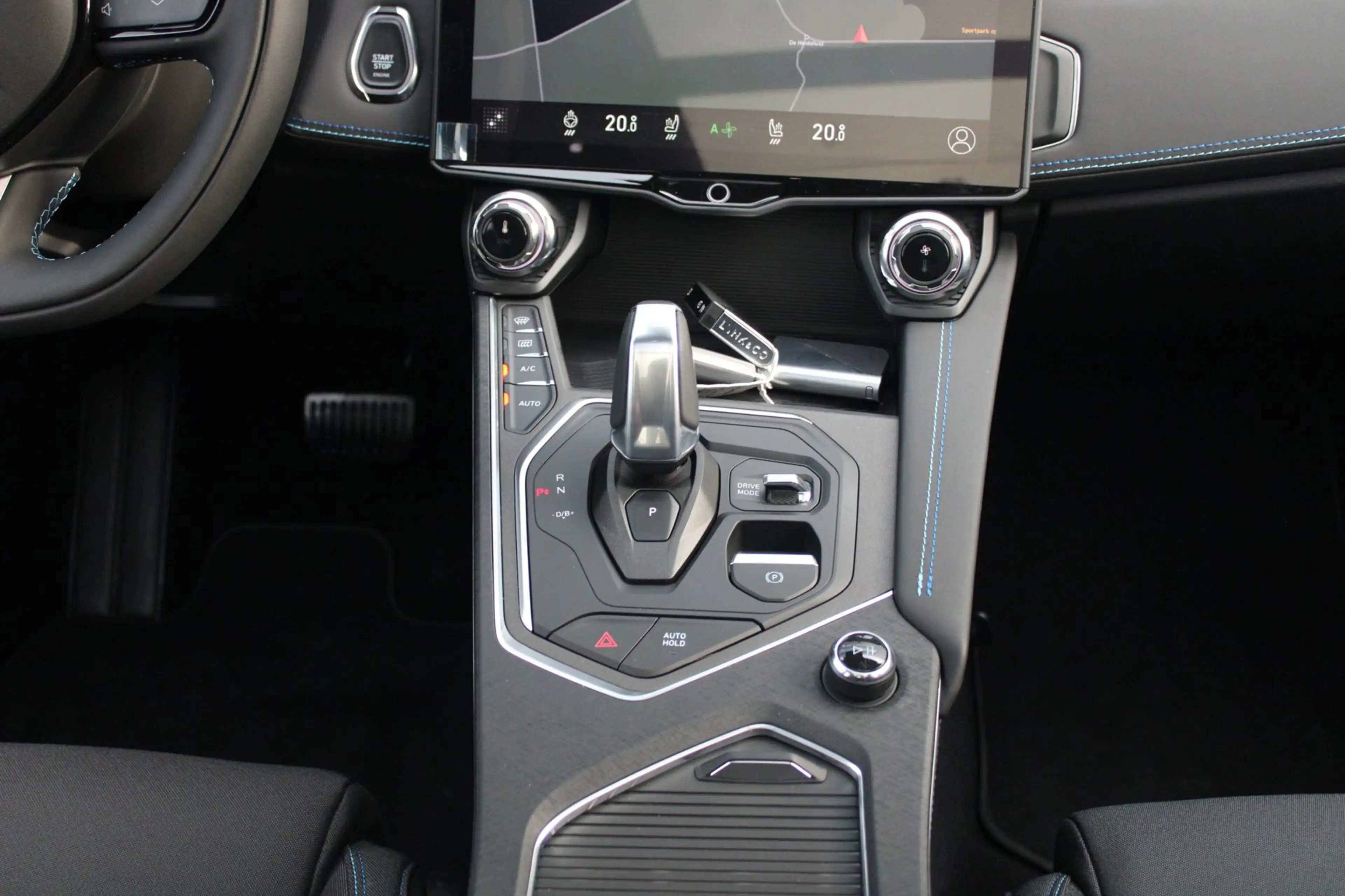 Lynk & Co 01 1.5 PHEV | Trekhaak | Black Pack | Pano | Stuurver — photo 25