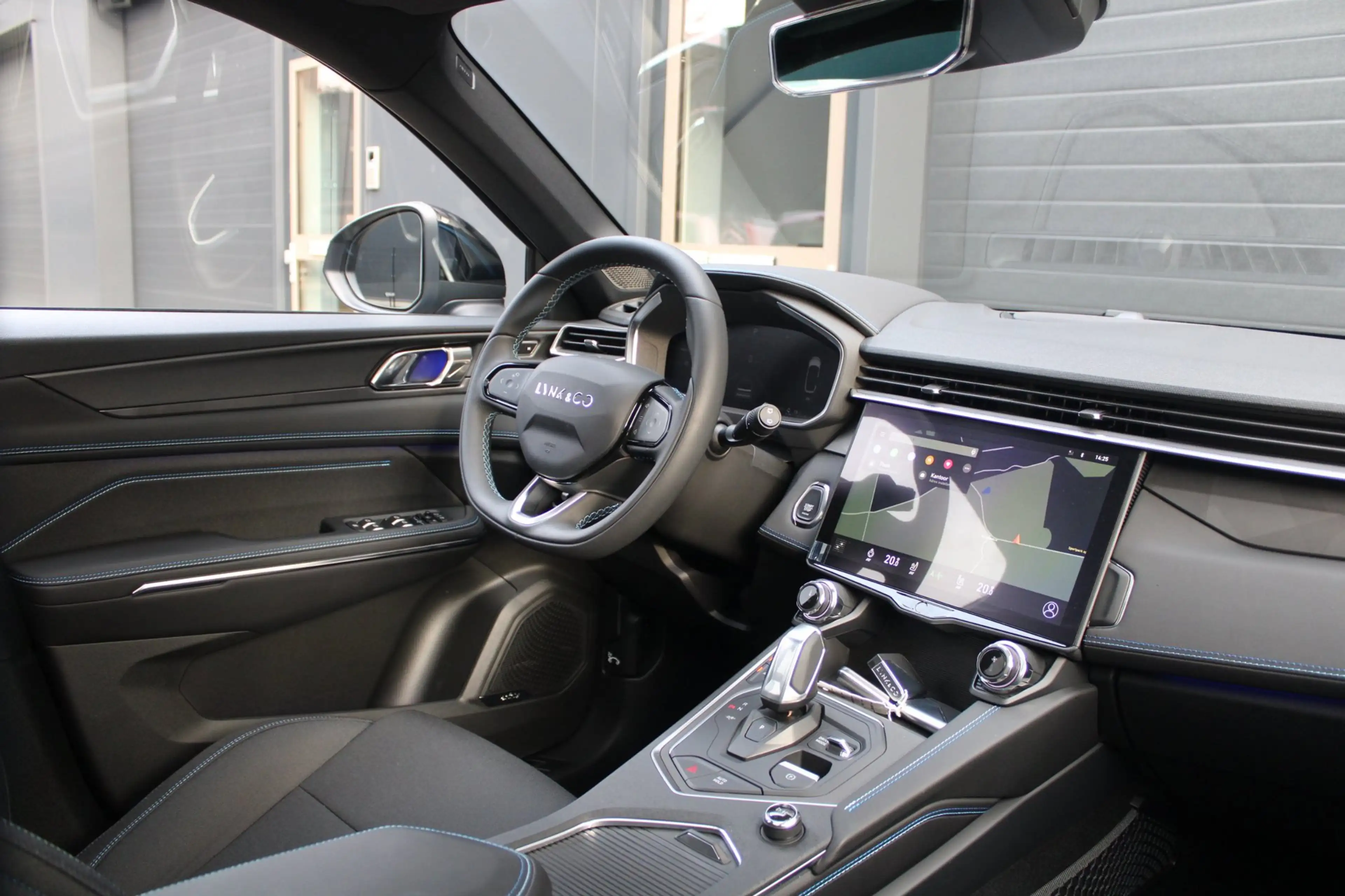 Lynk & Co 01 1.5 PHEV | Trekhaak | Black Pack | Pano | Stuurver — photo 3