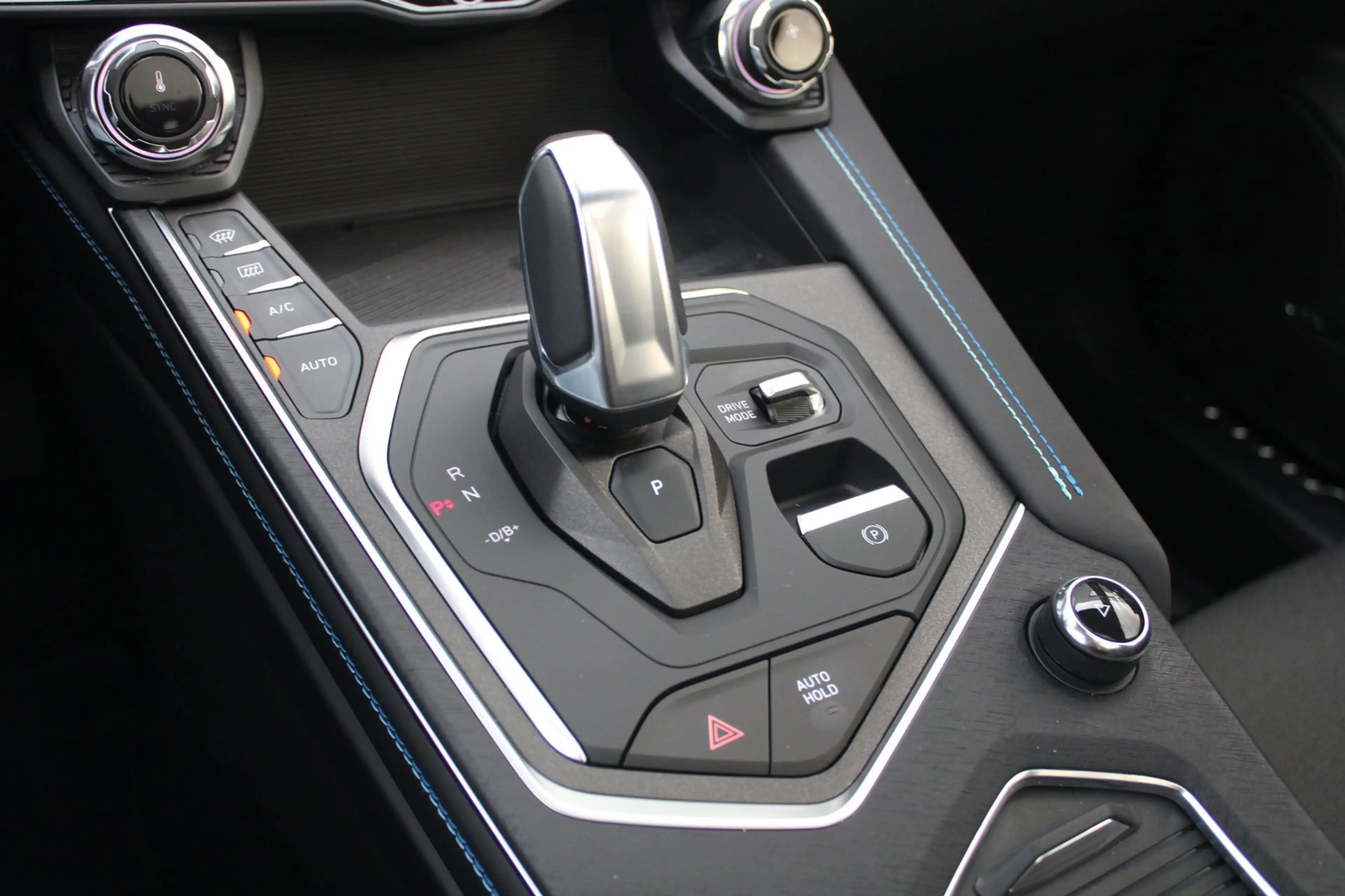 Lynk & Co 01 1.5 PHEV | Trekhaak | Black Pack | Pano | Stuurver — photo 15