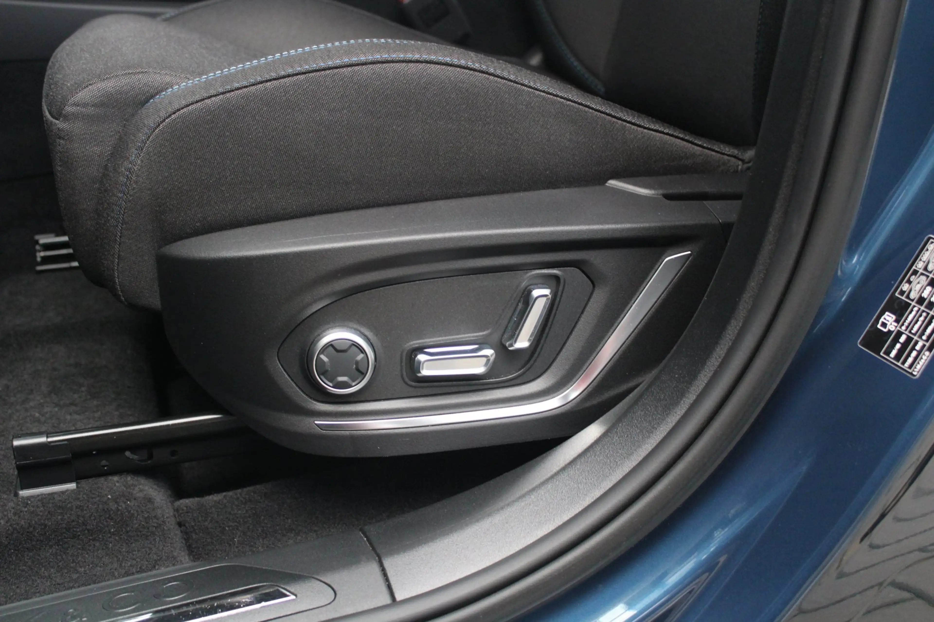 Lynk & Co 01 1.5 PHEV | Trekhaak | Black Pack | Pano | Stuurver — photo 18