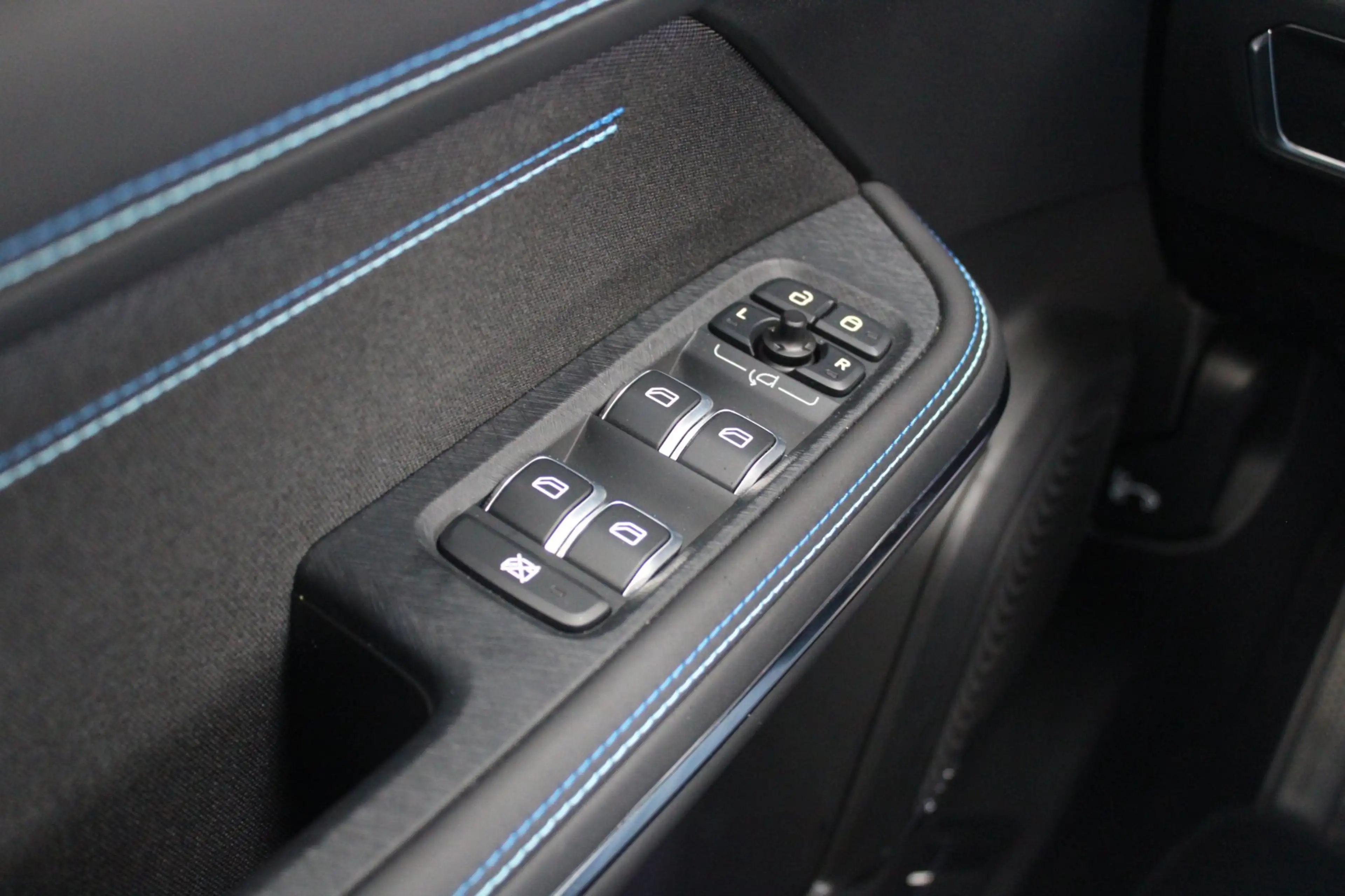 Lynk & Co 01 1.5 PHEV | Trekhaak | Black Pack | Pano | Stuurver — photo 29