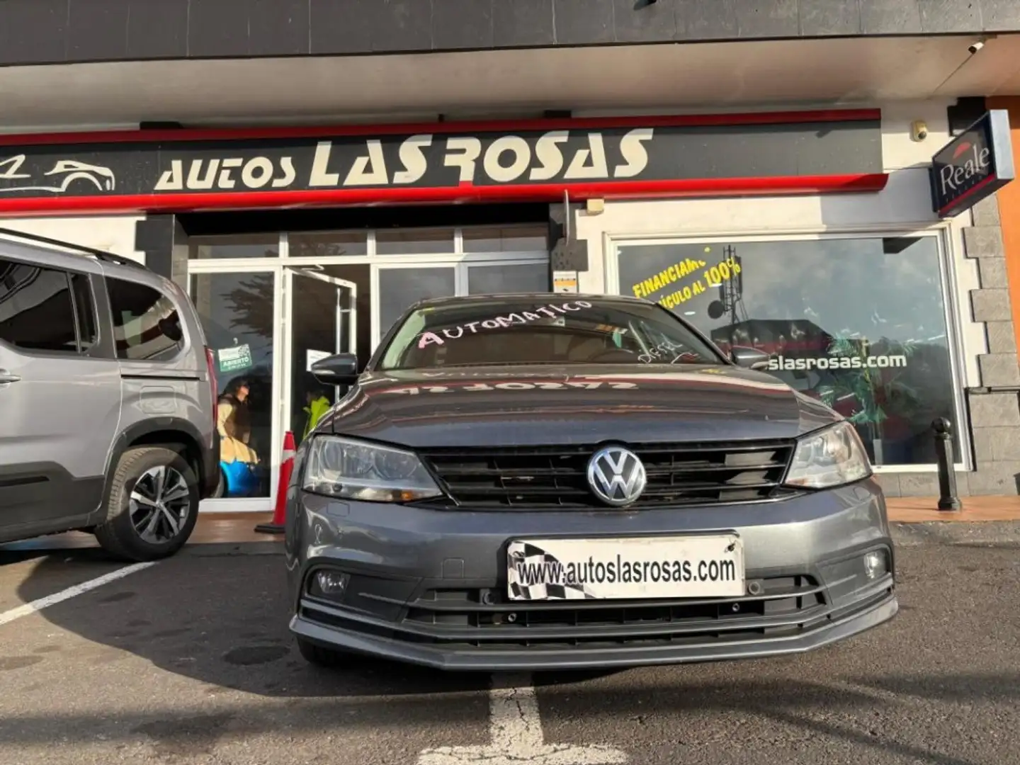 Volkswagen Jetta 2.0TDI Advance DSG Fekete - 2