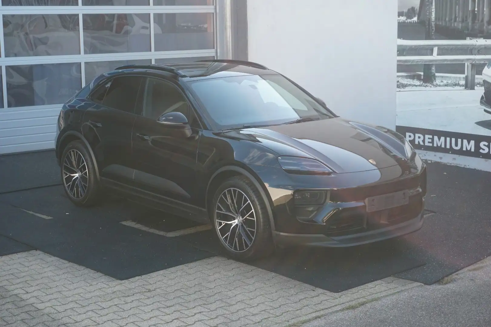 Porsche Macan Electric 4*SportChrono*PASM*21"Alu*ACC*18W Schwarz - 1