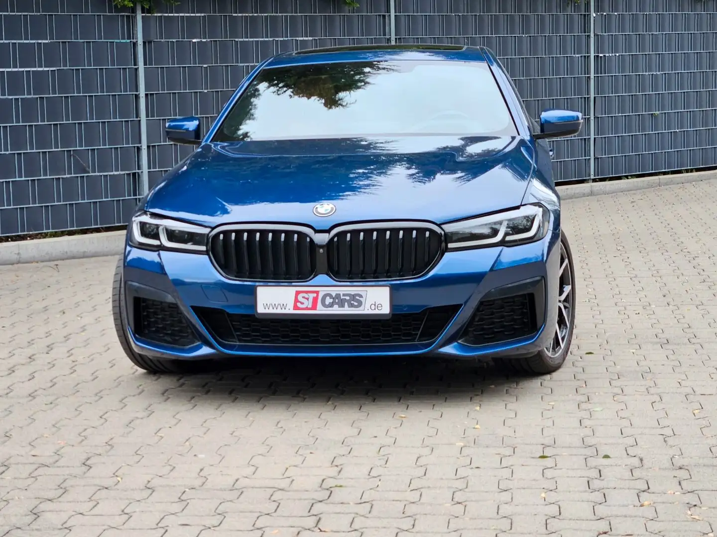 BMW 545 e xDrive M Sport, 360 CAM, HUD Bleu - 2
