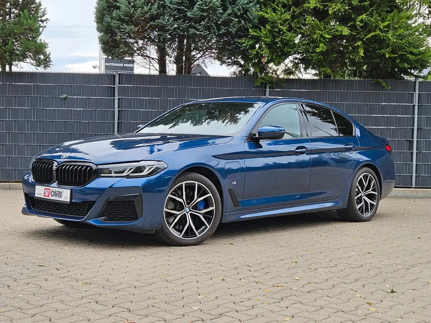 BMW 545 e xDrive M Sport, 360 CAM, HUD Bleu - 1