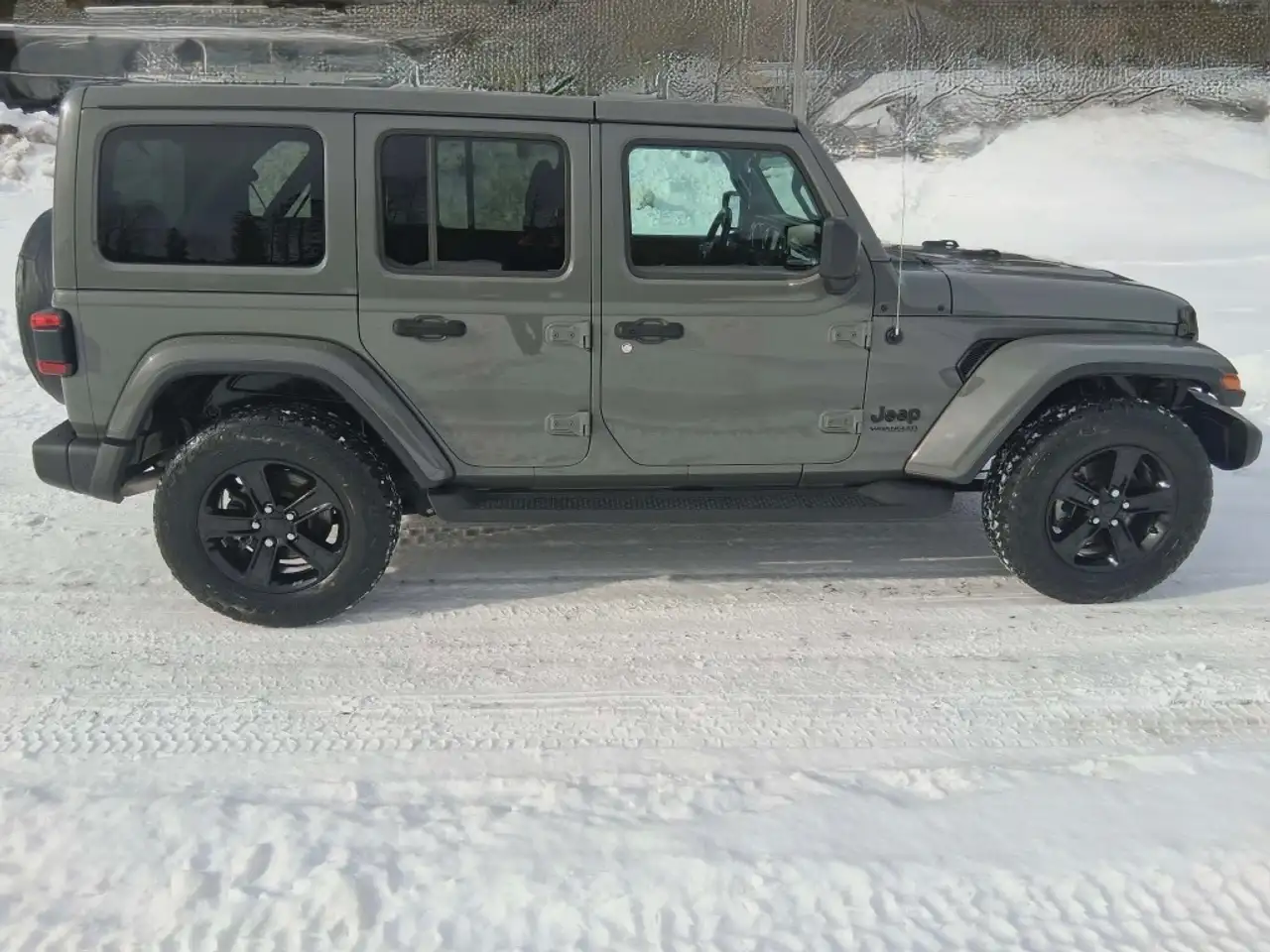 Jeep Wrangler снимка Jeep Wrangler