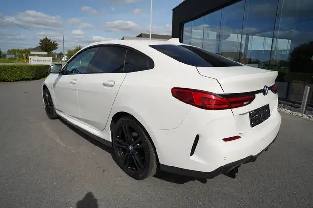 BMW 2 Series view 12