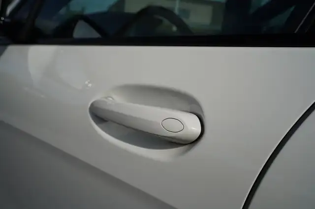 BMW 2 Series view 9