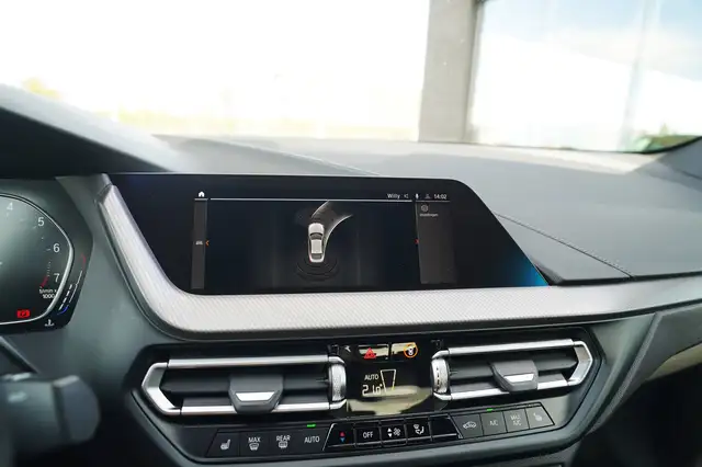BMW 2 Series view 26