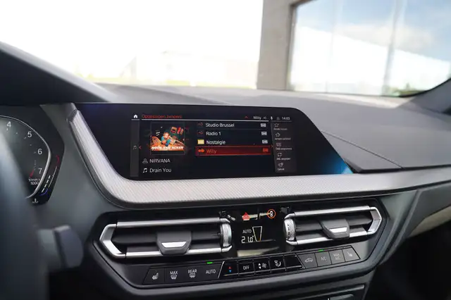 BMW 2 Series view 28