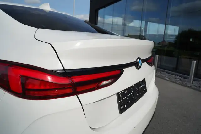 BMW 2 Series view 11