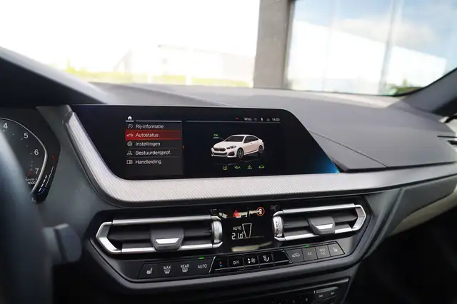 BMW 2 Series view 25