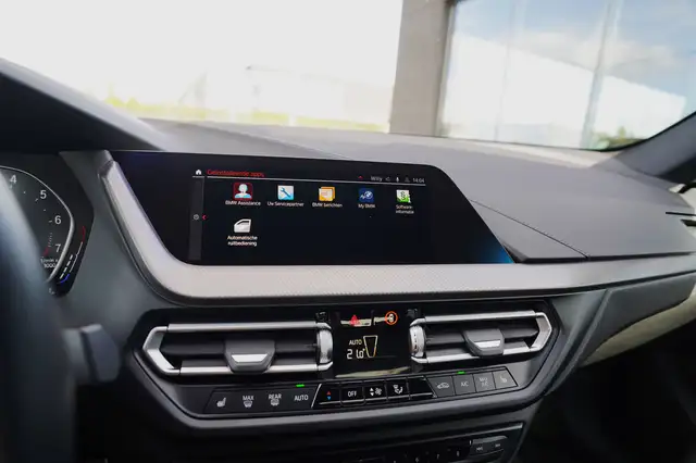 BMW 2 Series view 29