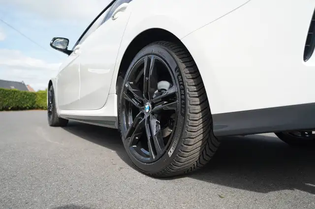 BMW 2 Series view 10